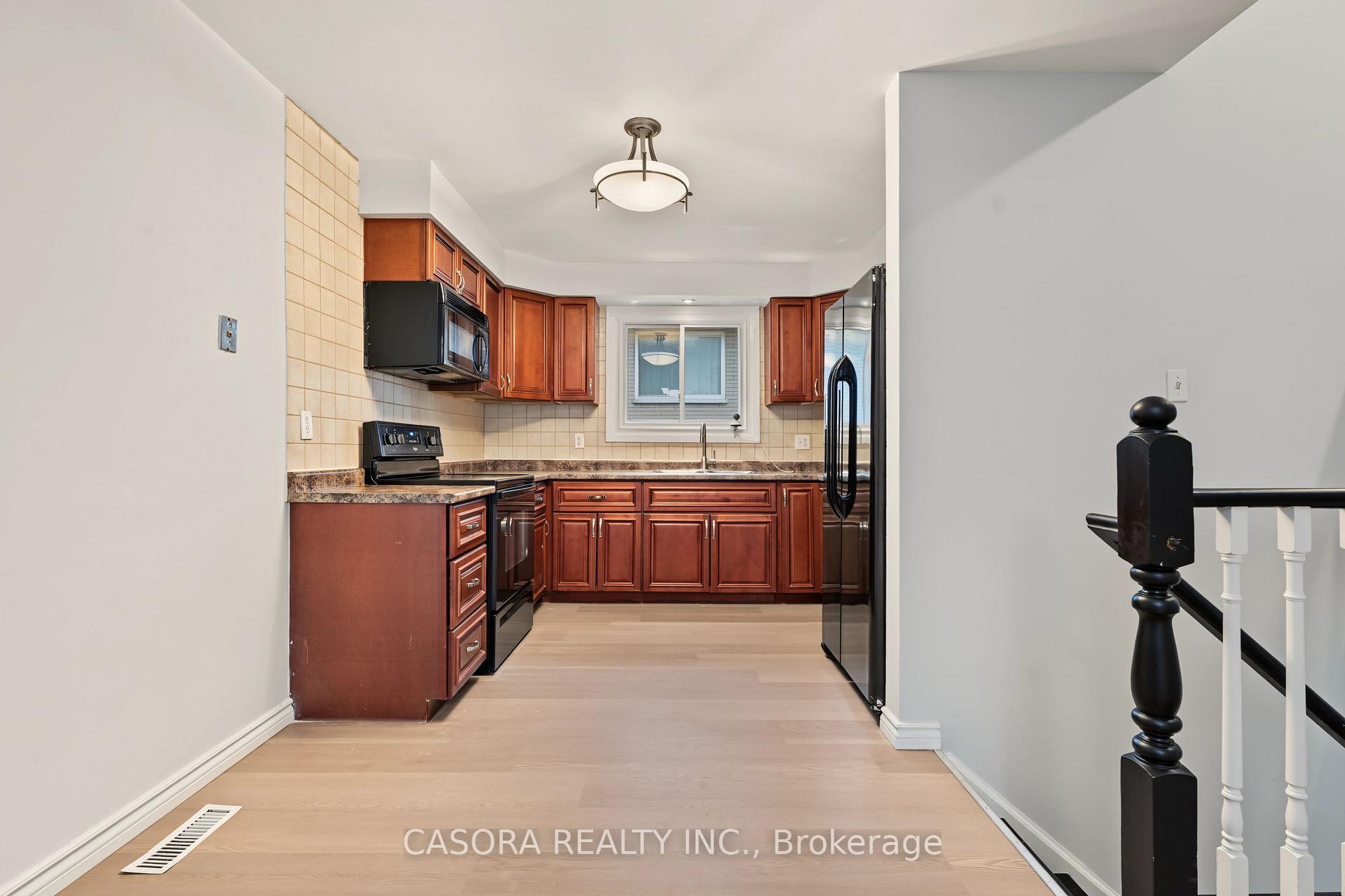 Photo 11 of 8 Valanna Court, Hamilton, Gurnett — HOMEH