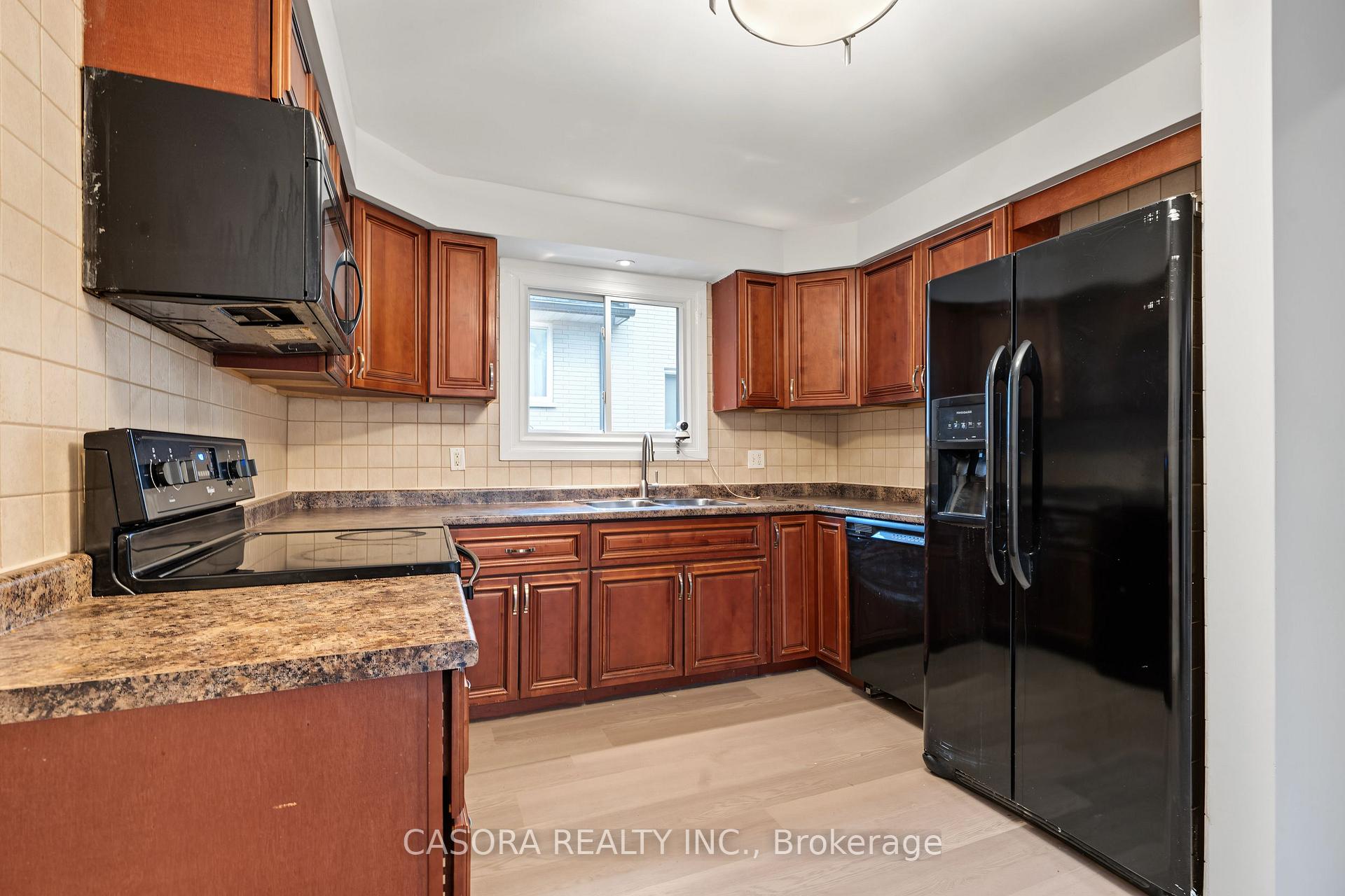 Photo 12 of 8 Valanna Court, Hamilton, Gurnett — HOMEH