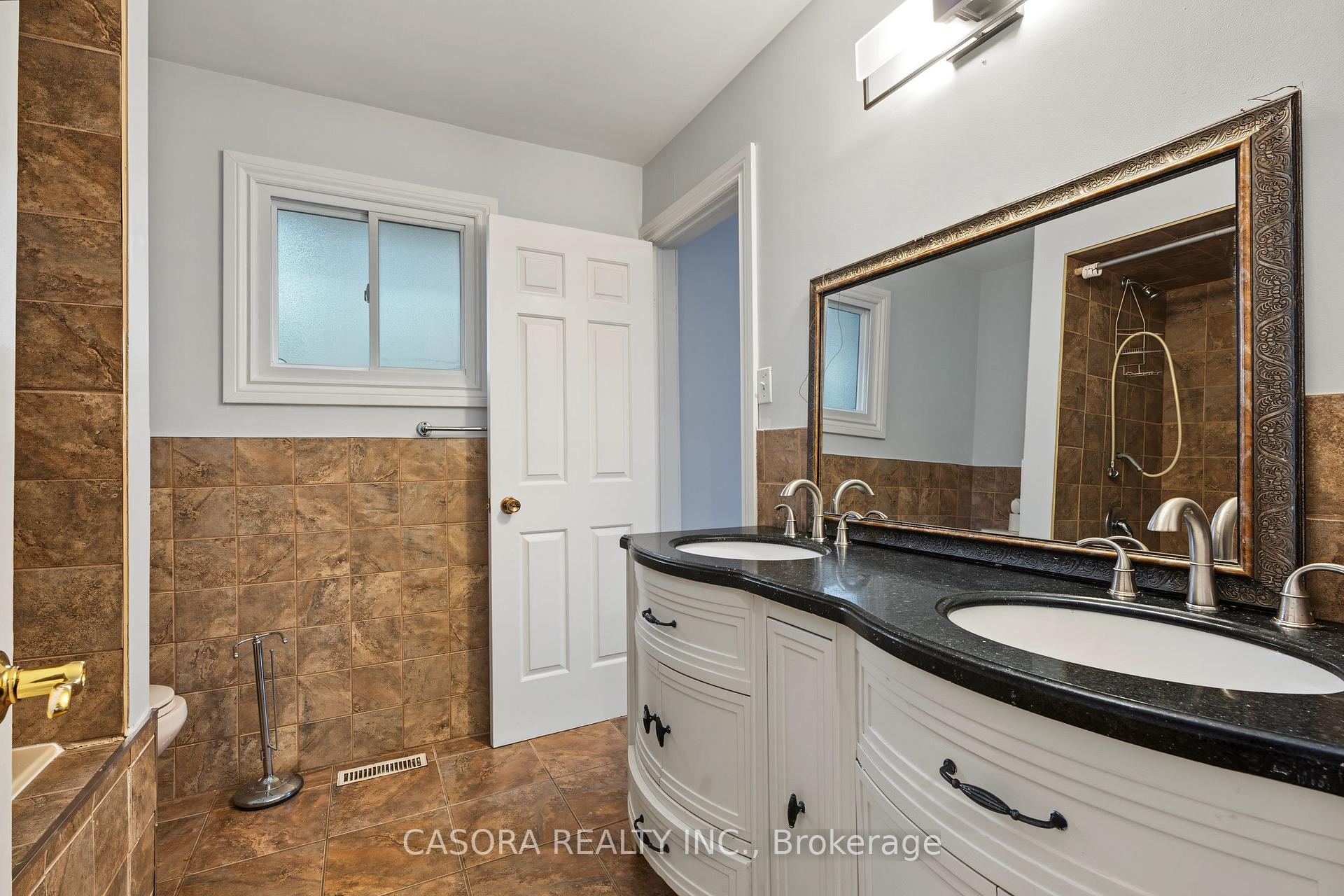 Photo 14 of 8 Valanna Court, Hamilton, Gurnett — HOMEH