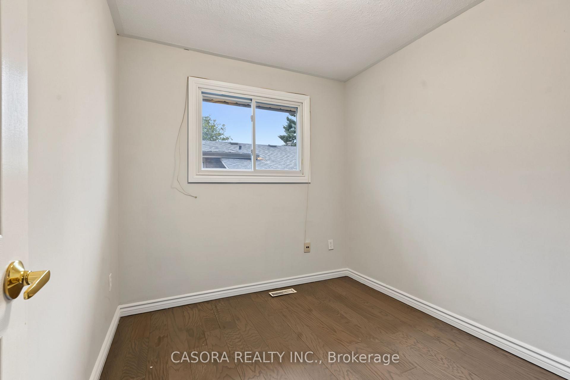 Photo 22 of 8 Valanna Court, Hamilton, Gurnett — HOMEH