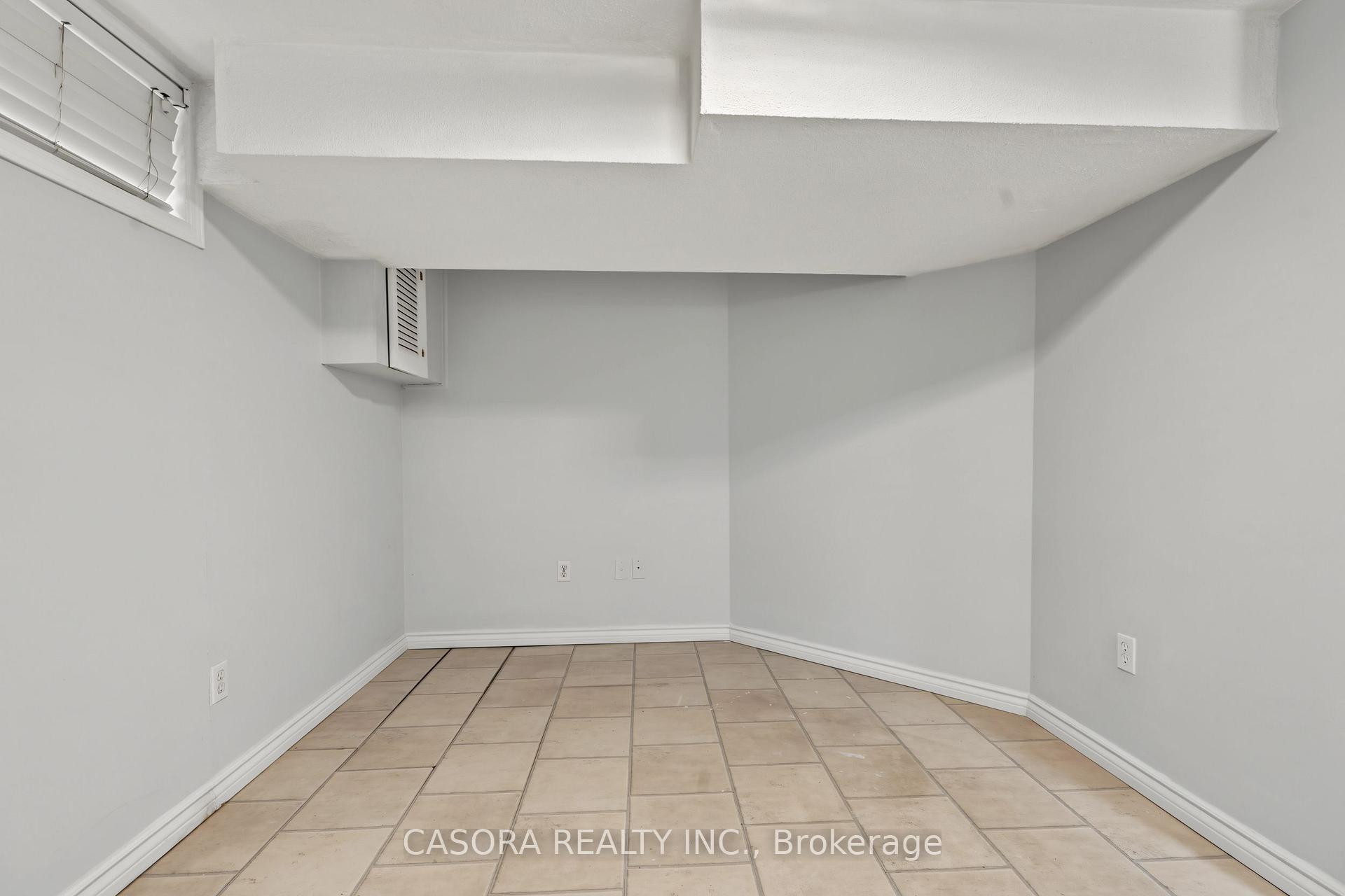 Photo 31 of 8 Valanna Court, Hamilton, Gurnett — HOMEH