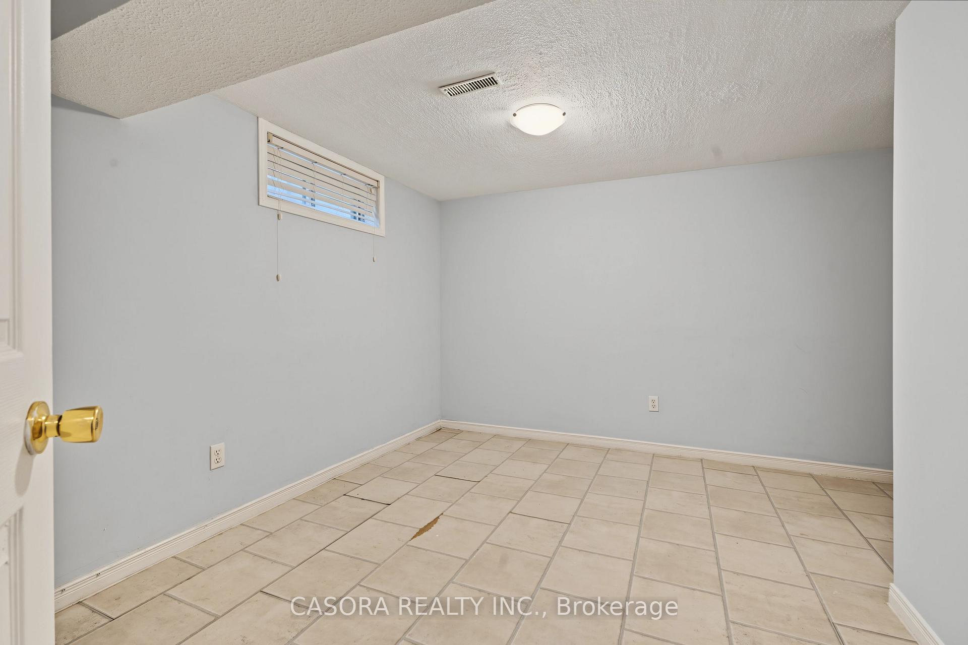 Photo 37 of 8 Valanna Court, Hamilton, Gurnett — HOMEH