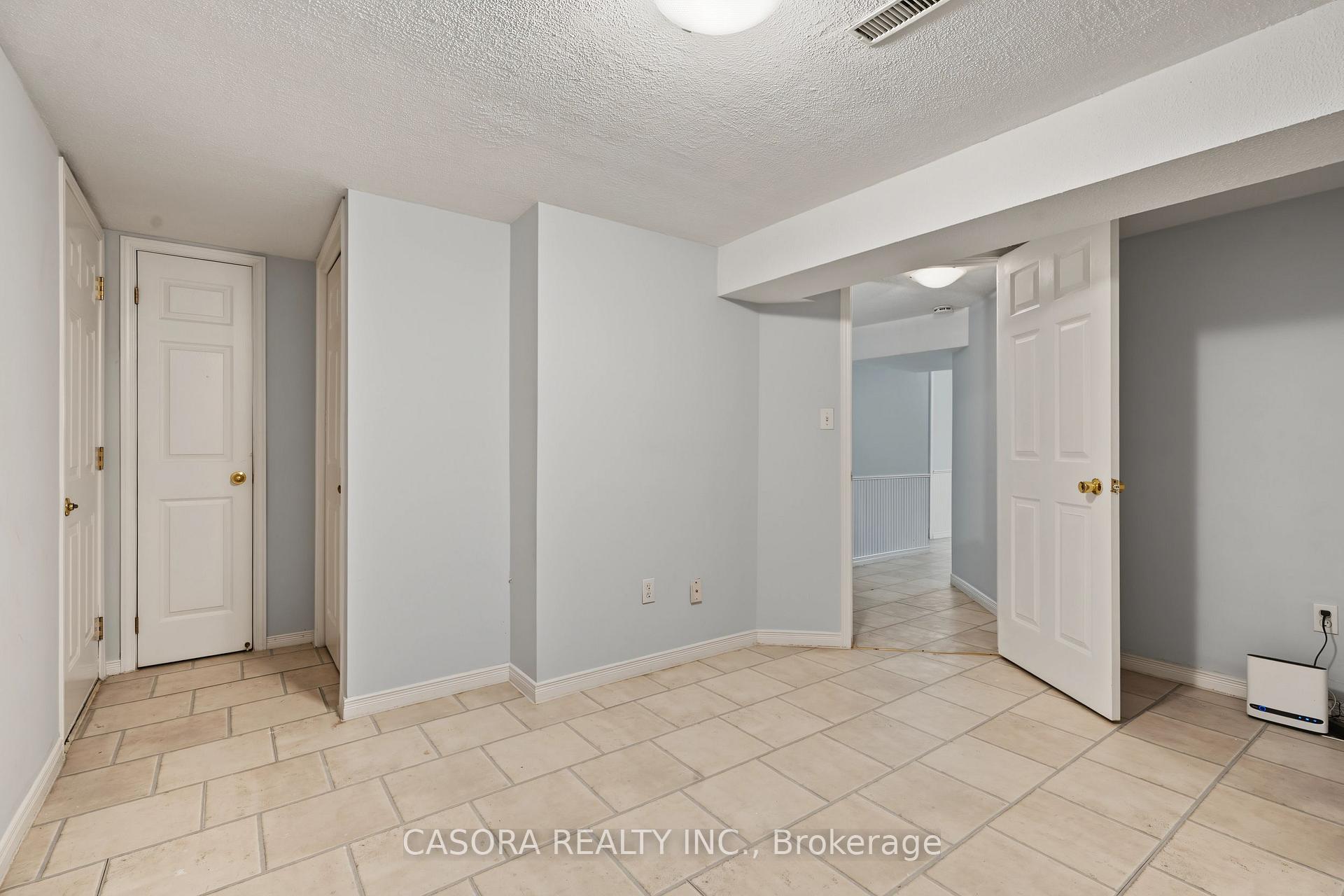 Photo 38 of 8 Valanna Court, Hamilton, Gurnett — HOMEH