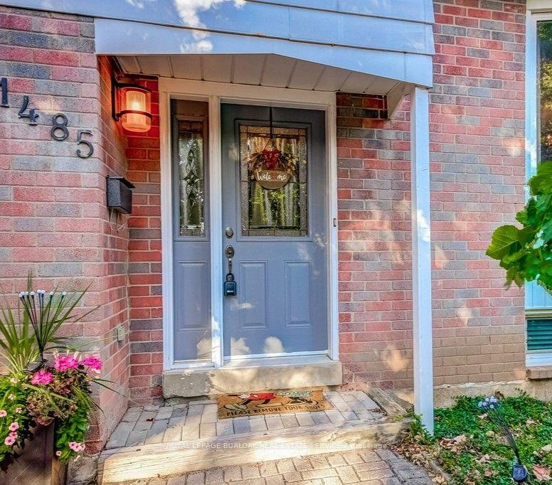 Photo 5 of 1485 Newlands Crescent, Burlington, Palmer — HOMEH
