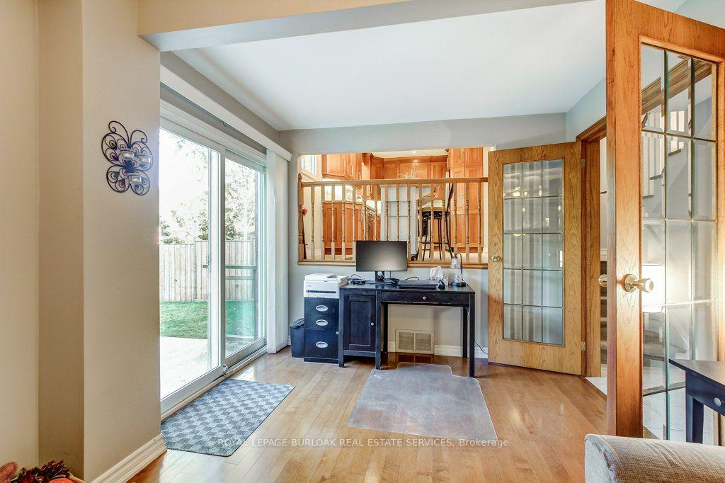Photo 10 of 1485 Newlands Crescent, Burlington, Palmer — HOMEH