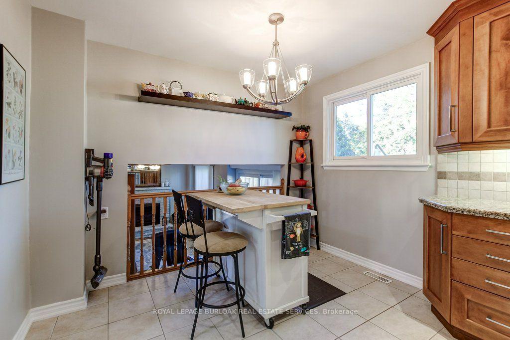 Photo 12 of 1485 Newlands Crescent, Burlington, Palmer — HOMEH
