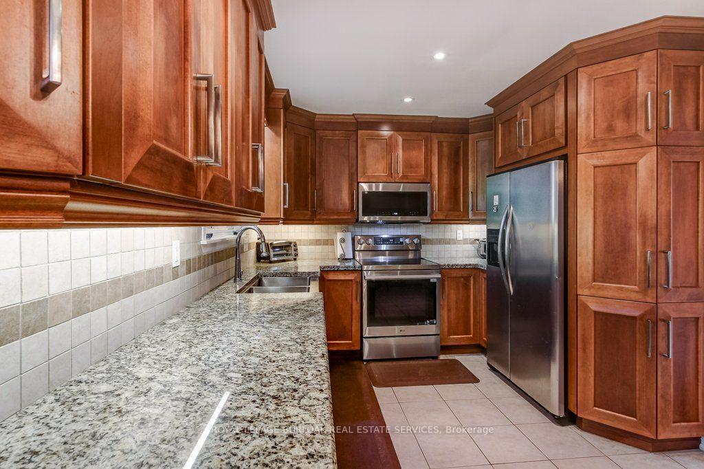 Photo 13 of 1485 Newlands Crescent, Burlington, Palmer — HOMEH