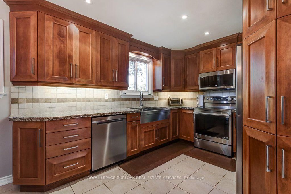 Photo 14 of 1485 Newlands Crescent, Burlington, Palmer — HOMEH