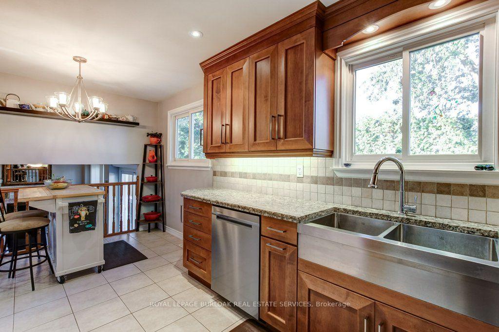 Photo 15 of 1485 Newlands Crescent, Burlington, Palmer — HOMEH