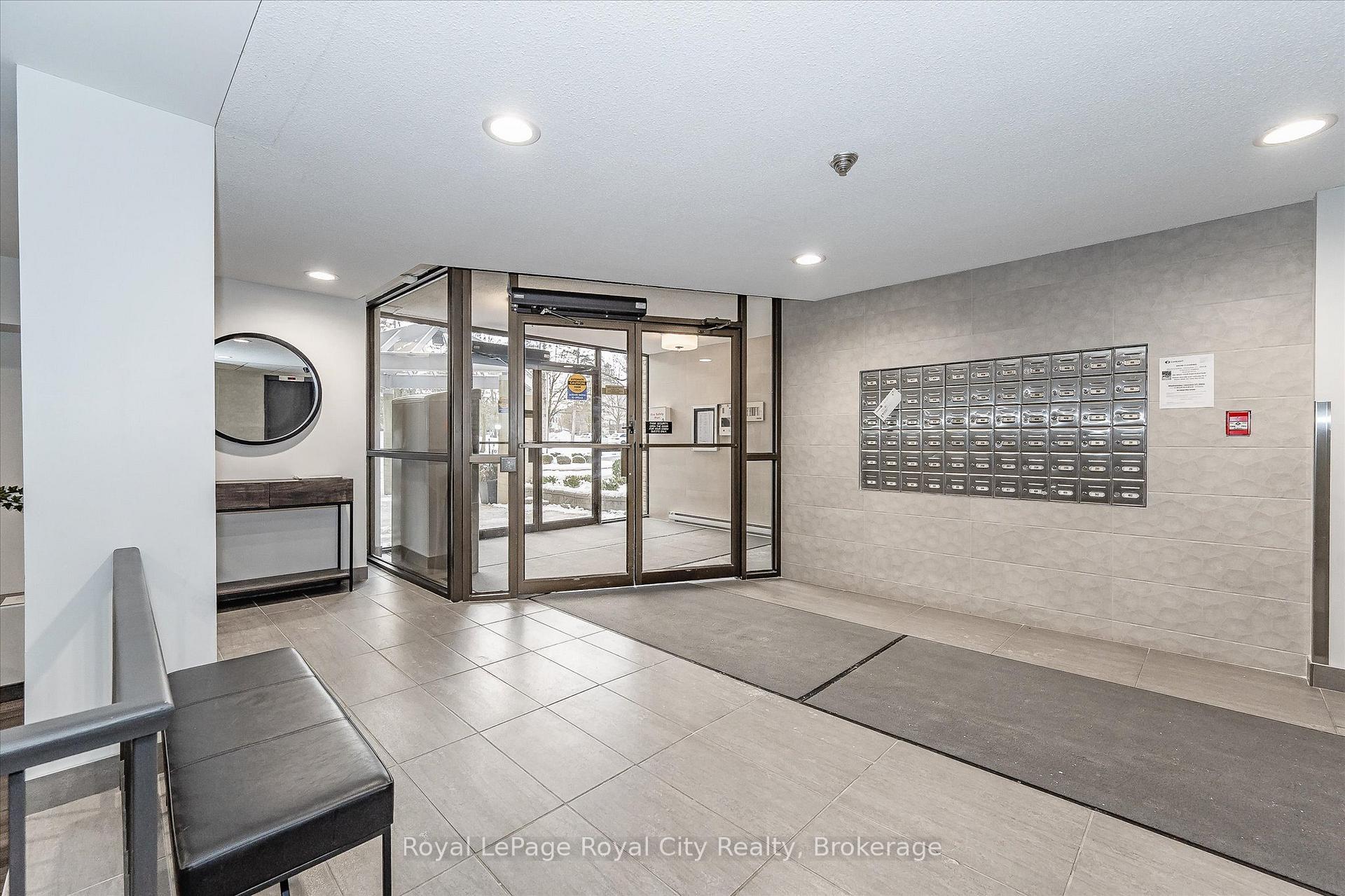 Photo 4 of Unit 607, 93 Westwood Road, Guelph, Willow West/Sugarbush/West Acres — HOMEH