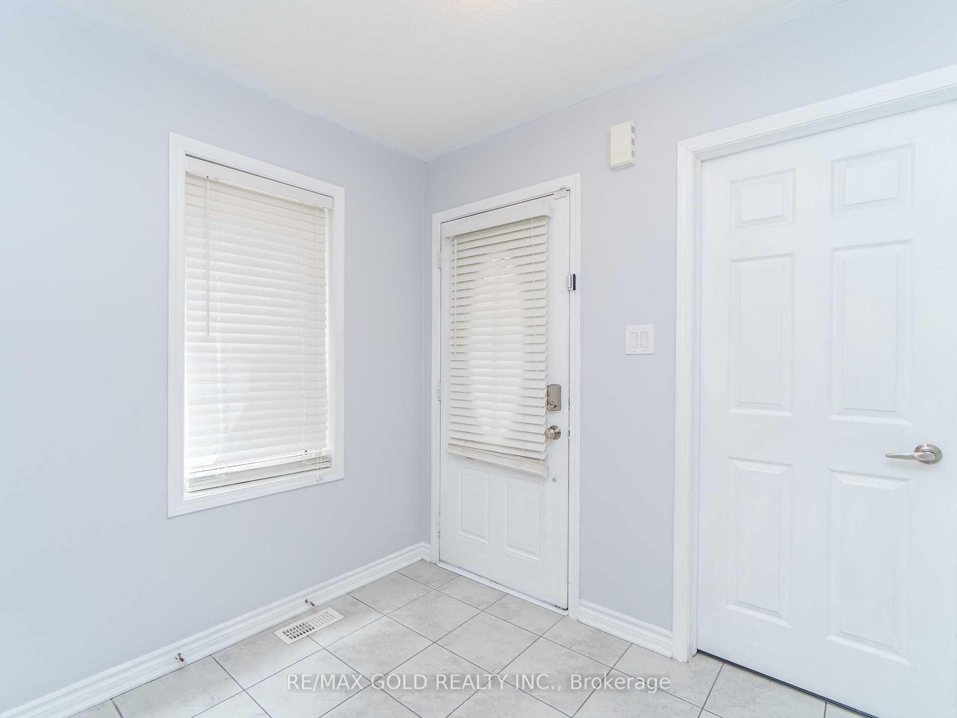 Photo 3 of 102 Leadenhall Road, Brampton, Northwest Brampton — HOMEH