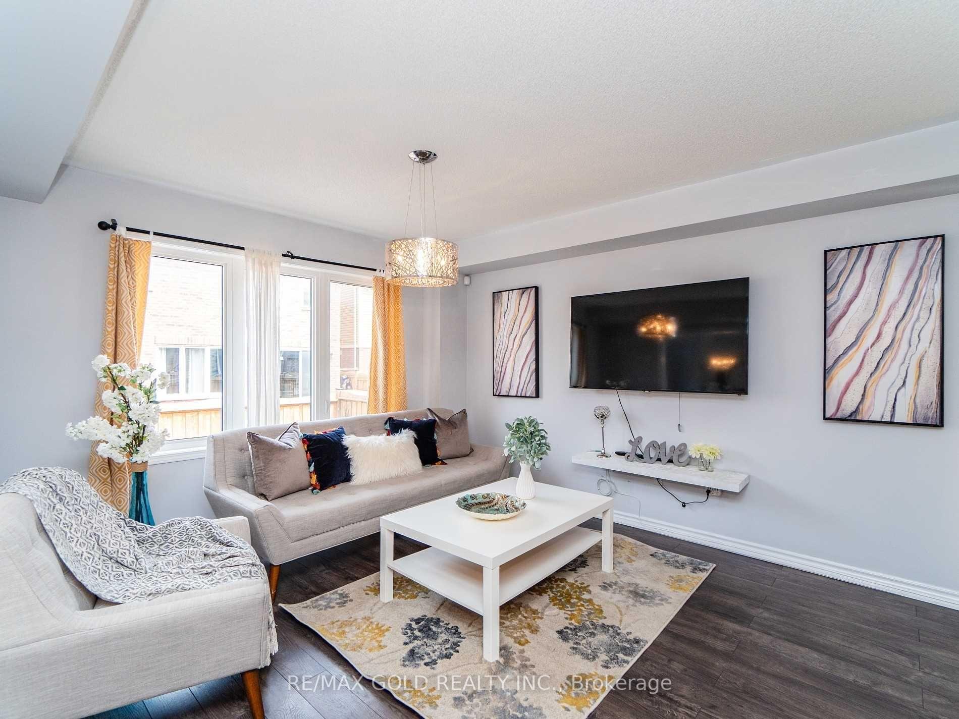 Photo 6 of 102 Leadenhall Road, Brampton, Northwest Brampton — HOMEH