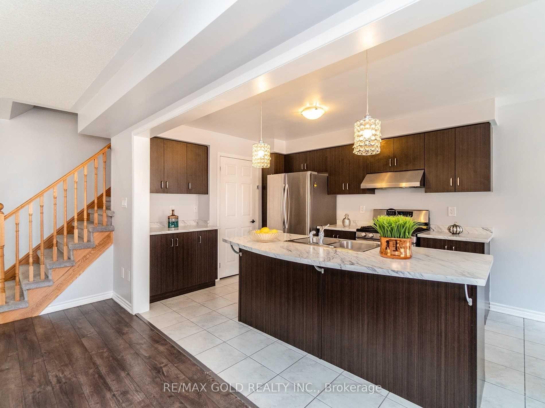 Photo 8 of 102 Leadenhall Road, Brampton, Northwest Brampton — HOMEH