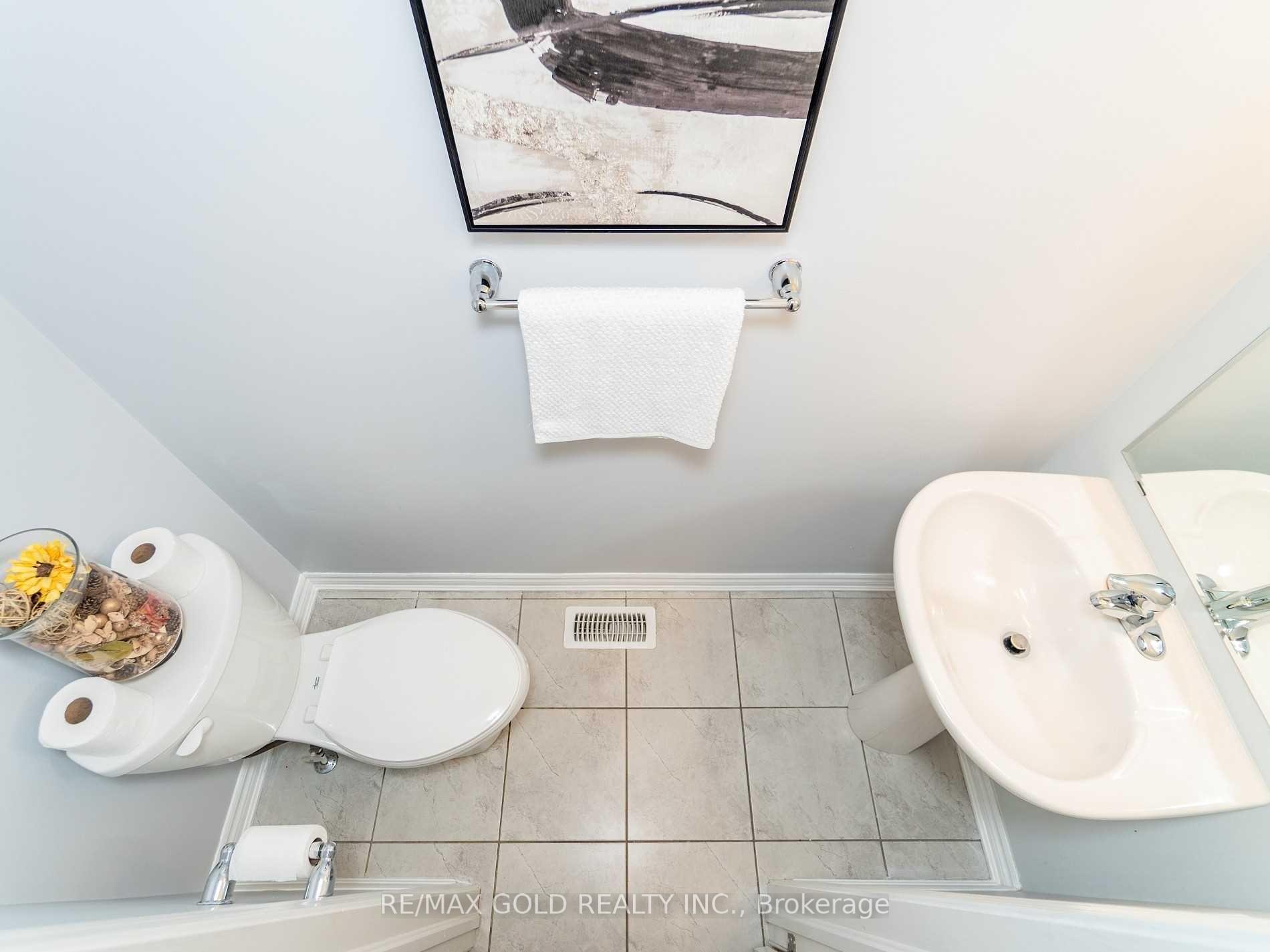 Photo 11 of 102 Leadenhall Road, Brampton, Northwest Brampton — HOMEH
