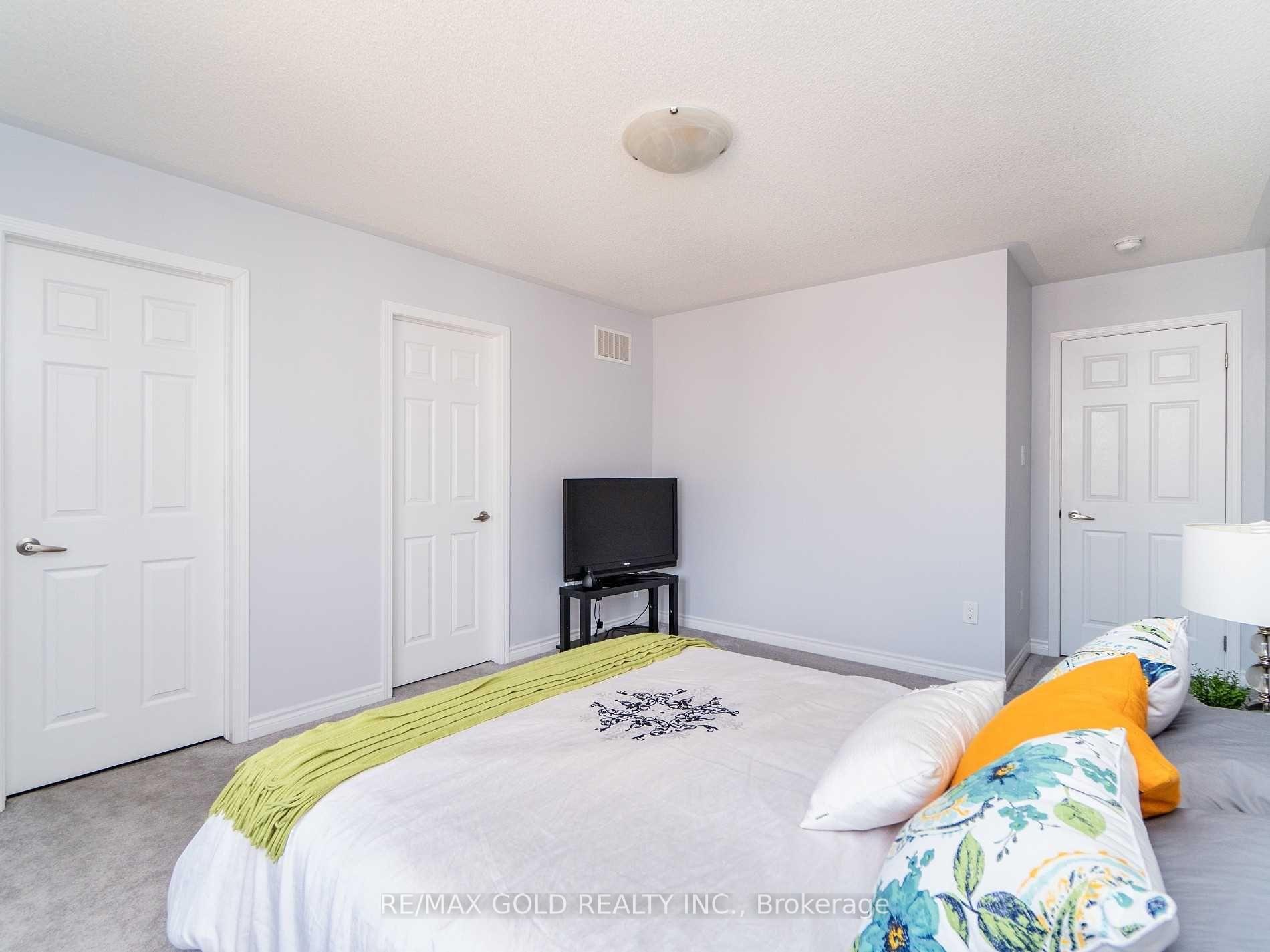 Photo 12 of 102 Leadenhall Road, Brampton, Northwest Brampton — HOMEH