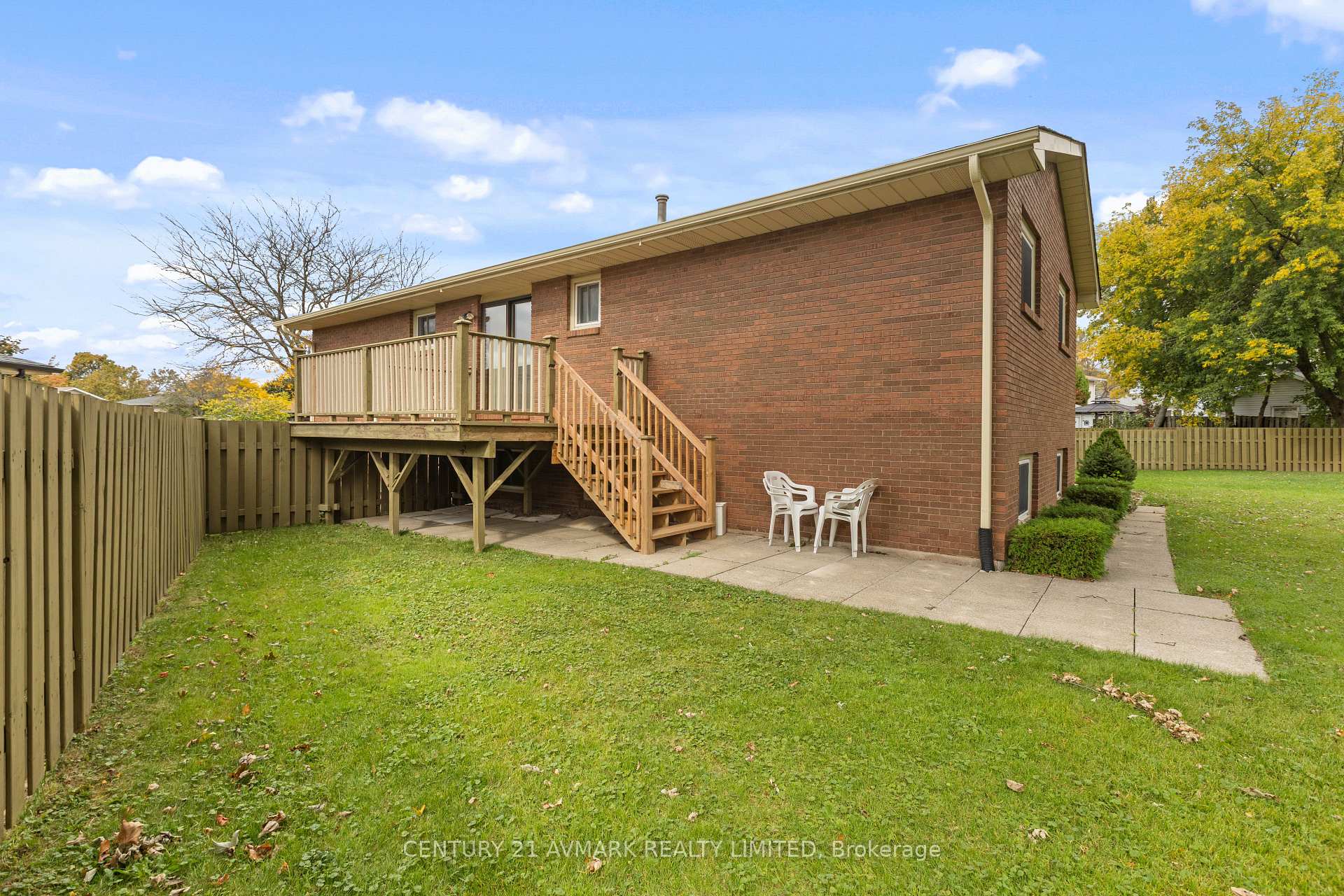 Photo 7 of 24 Huntington Circle, Welland, N. Welland — HOMEH