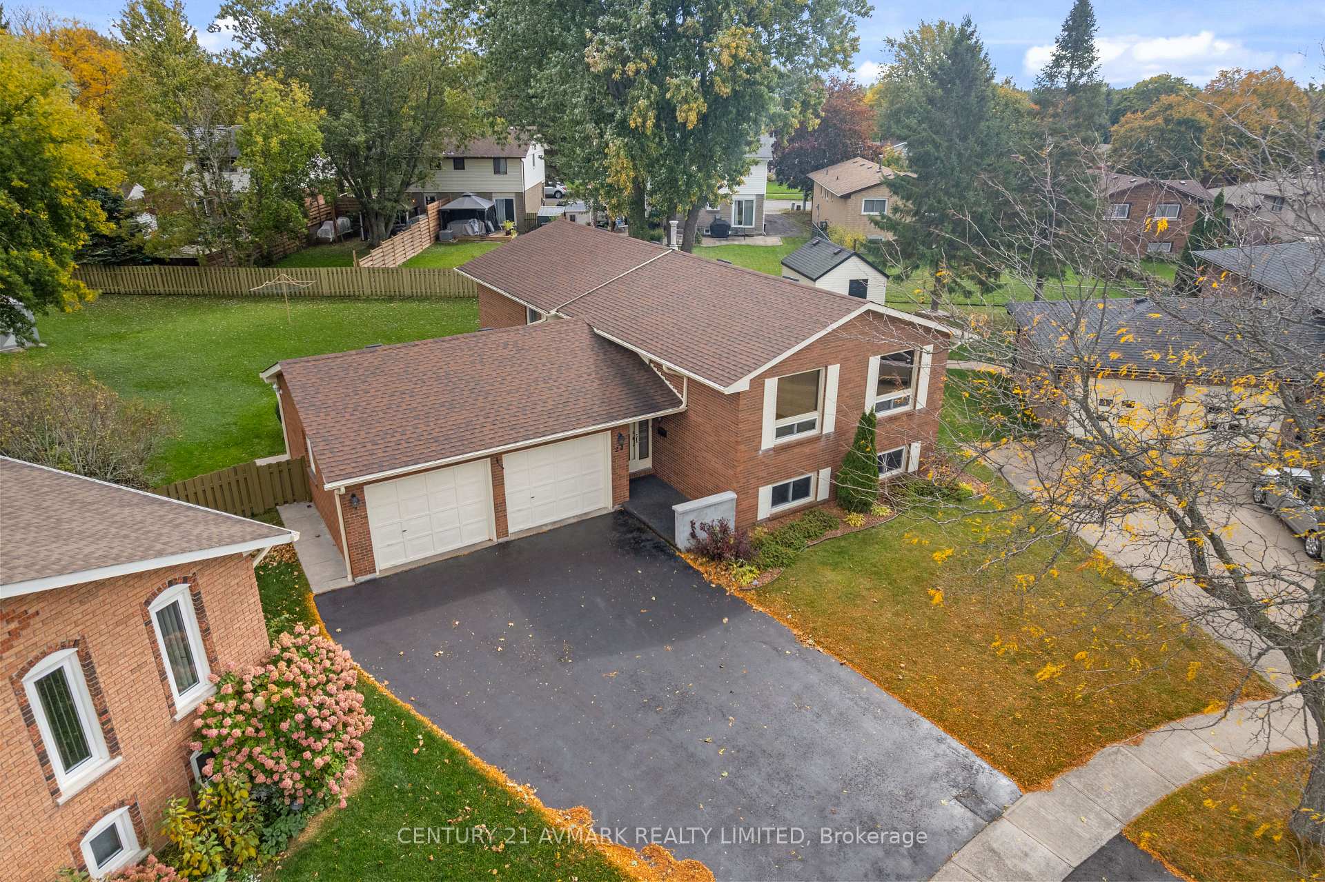 Photo 37 of 24 Huntington Circle, Welland, N. Welland — HOMEH