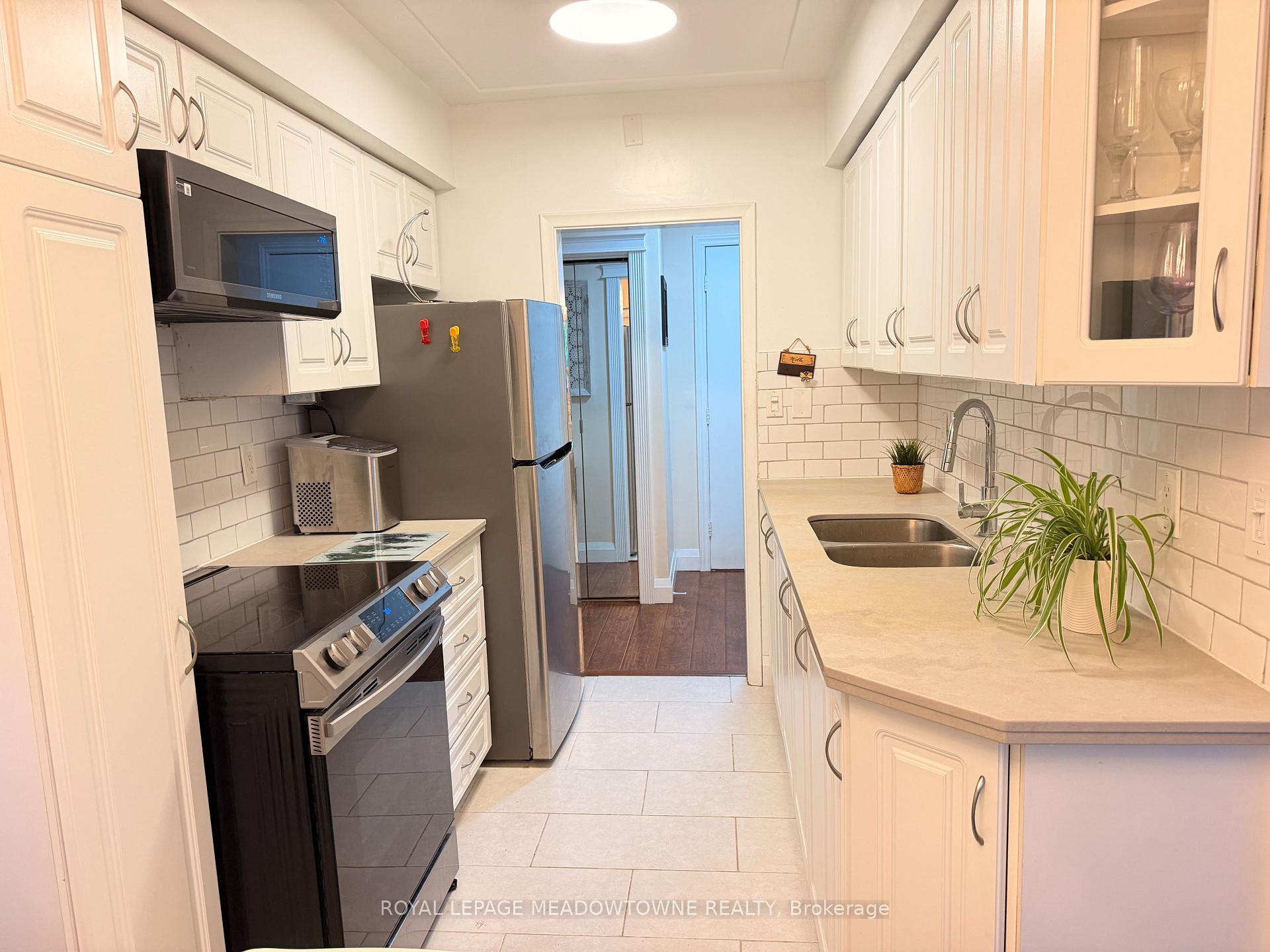 Photo 11 of Unit 411, 11 Woodman Drive, Hamilton, Corman — HOMEH