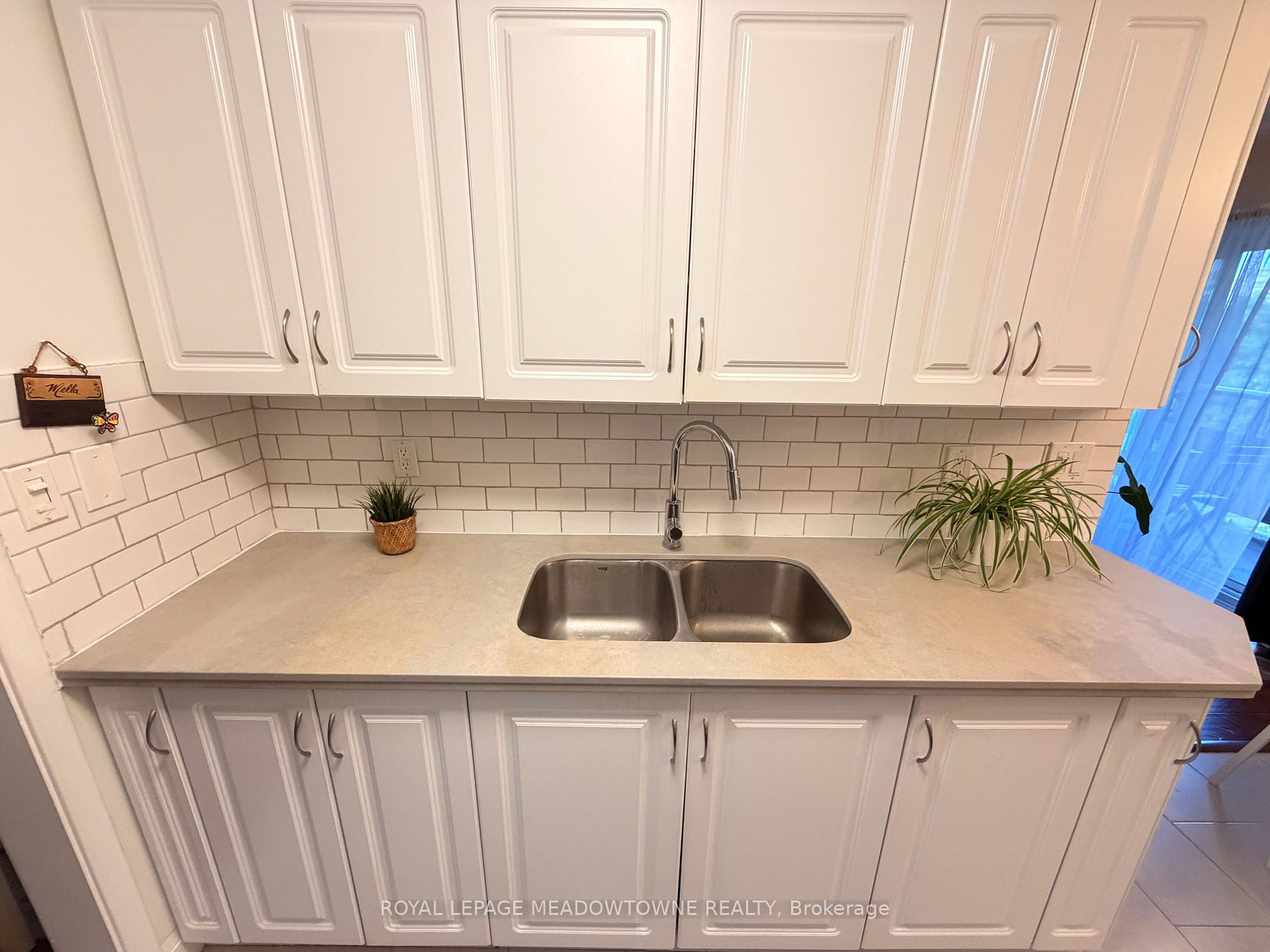 Photo 12 of Unit 411, 11 Woodman Drive, Hamilton, Corman — HOMEH