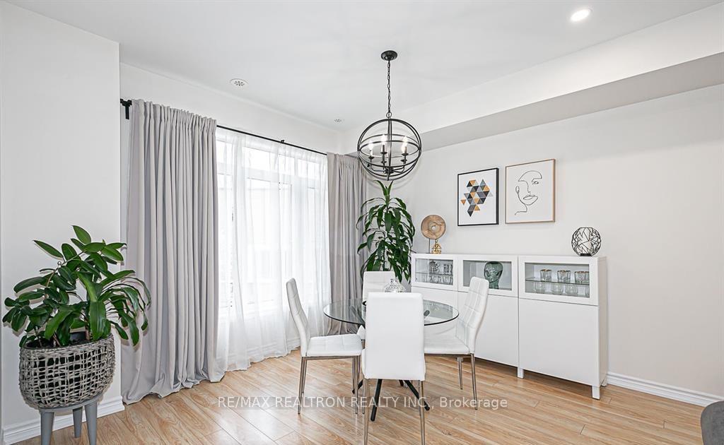 Photo 4 of Unit 11, 181 Parktree Drive, Vaughan, Maple — HOMEH