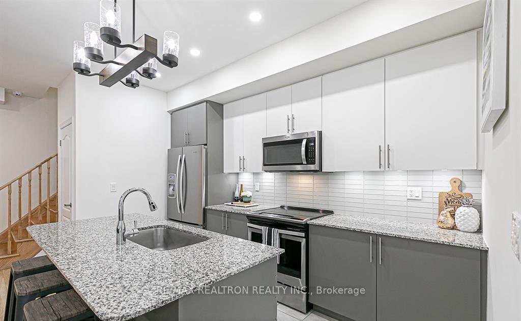 Photo 5 of Unit 11, 181 Parktree Drive, Vaughan, Maple — HOMEH