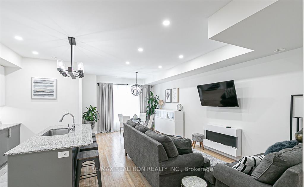 Photo 7 of Unit 11, 181 Parktree Drive, Vaughan, Maple — HOMEH