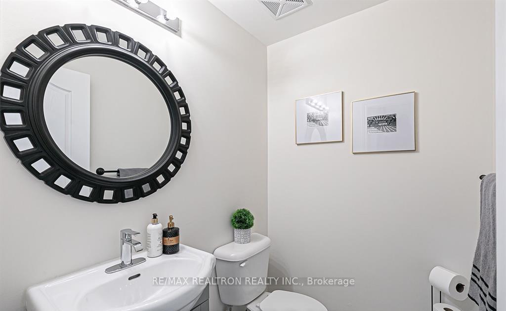 Photo 8 of Unit 11, 181 Parktree Drive, Vaughan, Maple — HOMEH