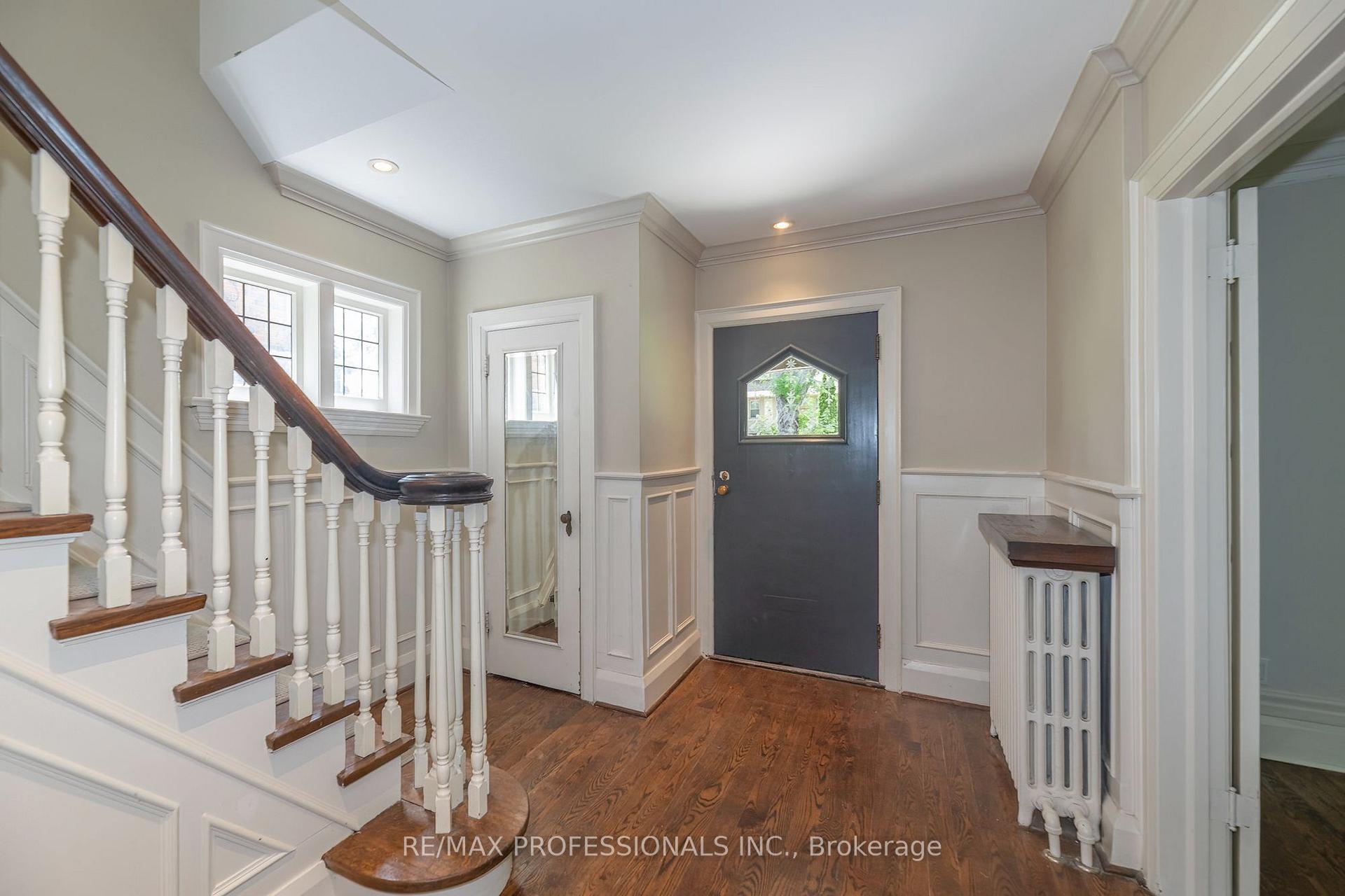 Photo 2 of 61 Grenview Boulevard N, Etobicoke, Kingsway South — HOMEH