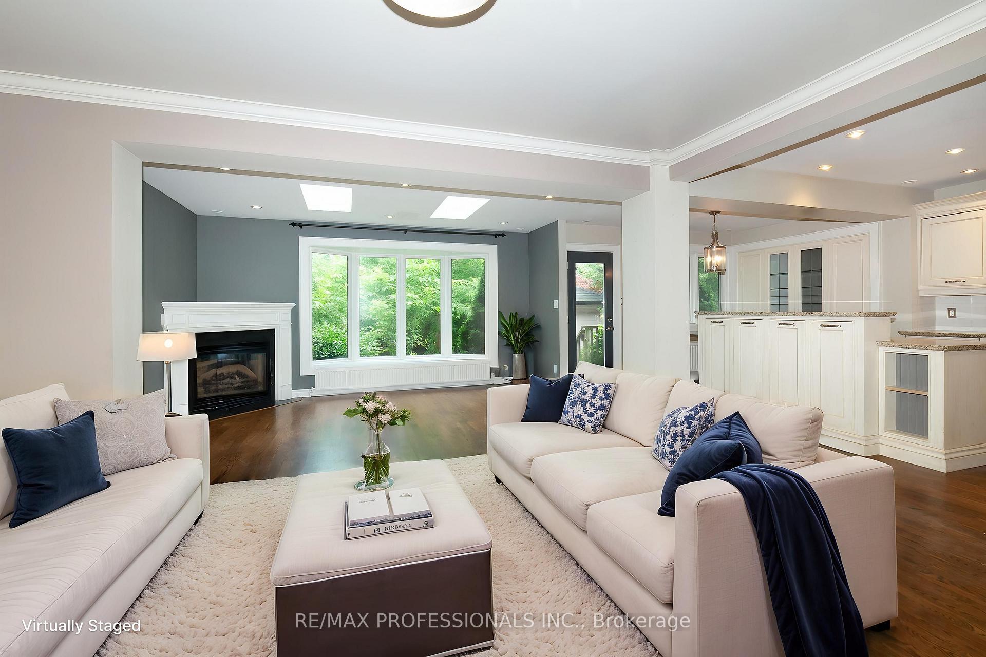 Photo 9 of 61 Grenview Boulevard N, Etobicoke, Kingsway South — HOMEH
