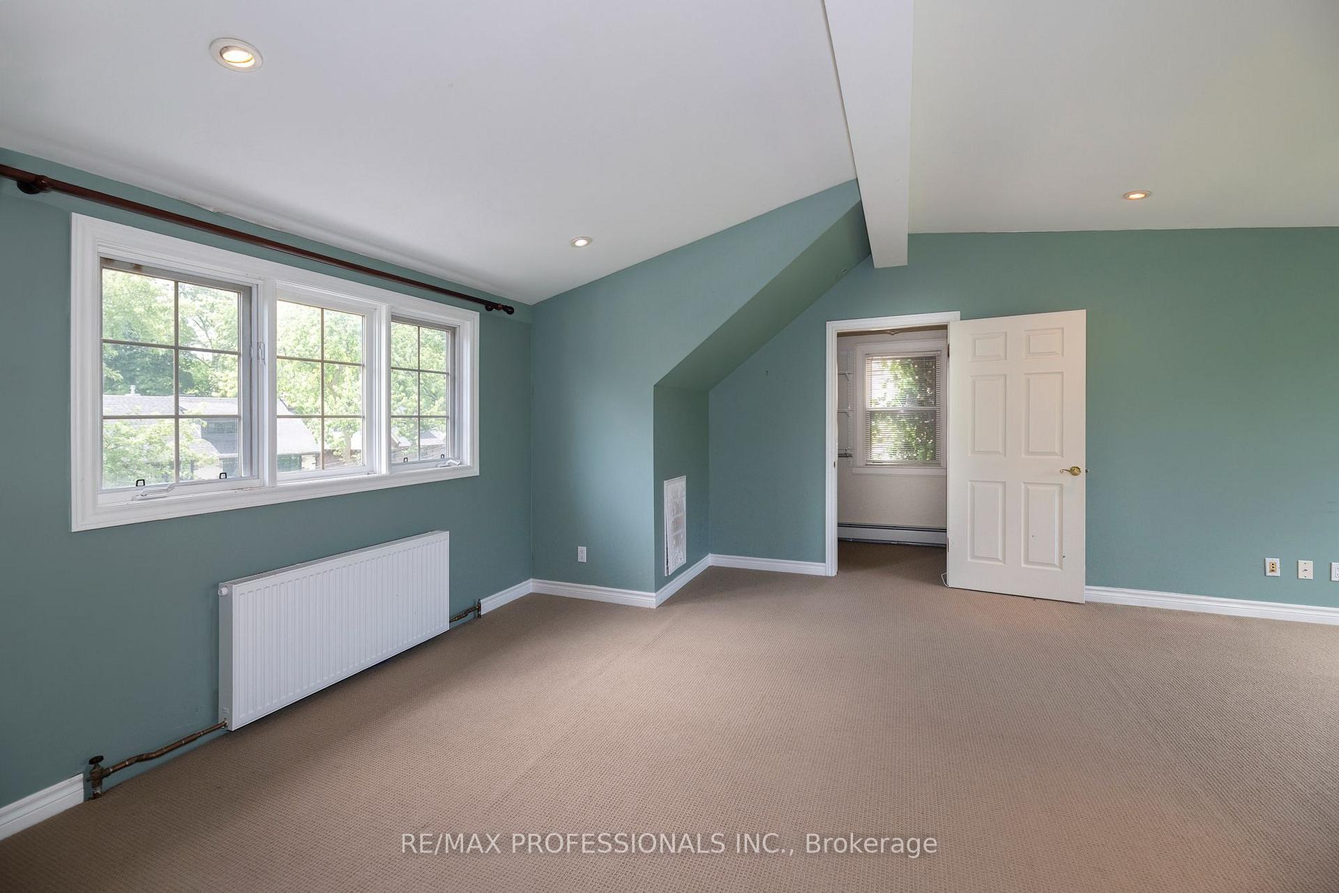 Photo 15 of 61 Grenview Boulevard N, Etobicoke, Kingsway South — HOMEH