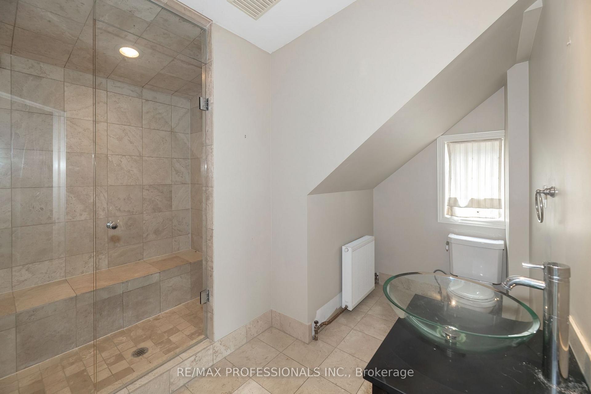Photo 19 of 61 Grenview Boulevard N, Etobicoke, Kingsway South — HOMEH