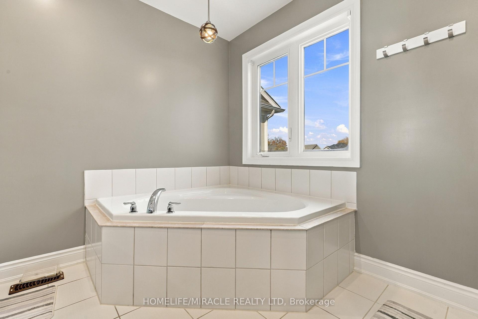 Photo 27 of 107 Anderson Road, New Tecumseth, Alliston — HOMEH