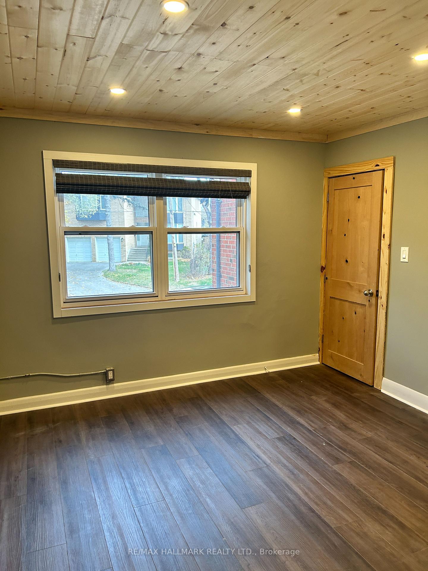 Photo 19 of Unit UPPER, 6 Thirty First Street, Etobicoke, Long Branch — HOMEH