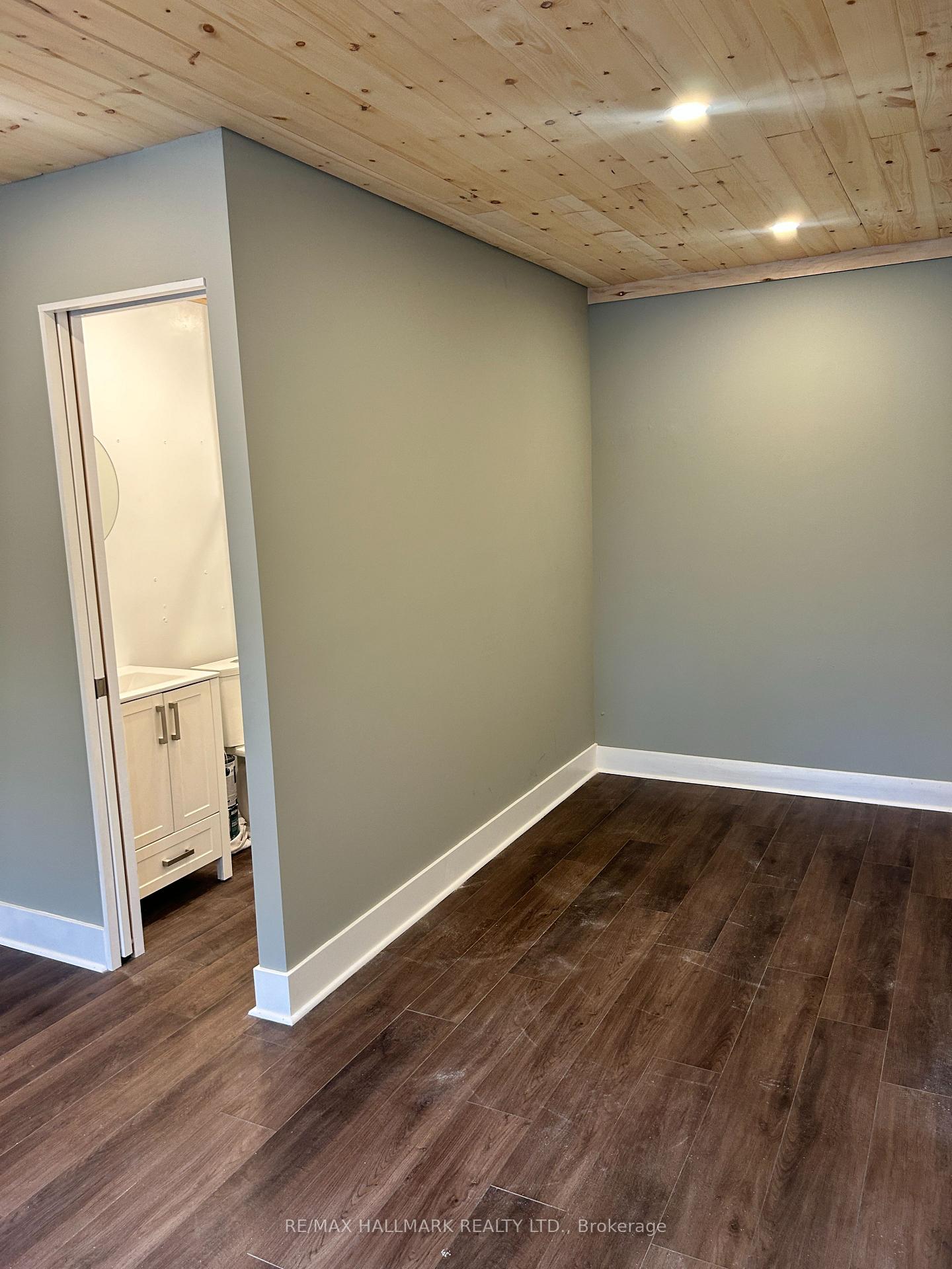 Photo 21 of Unit UPPER, 6 Thirty First Street, Etobicoke, Long Branch — HOMEH