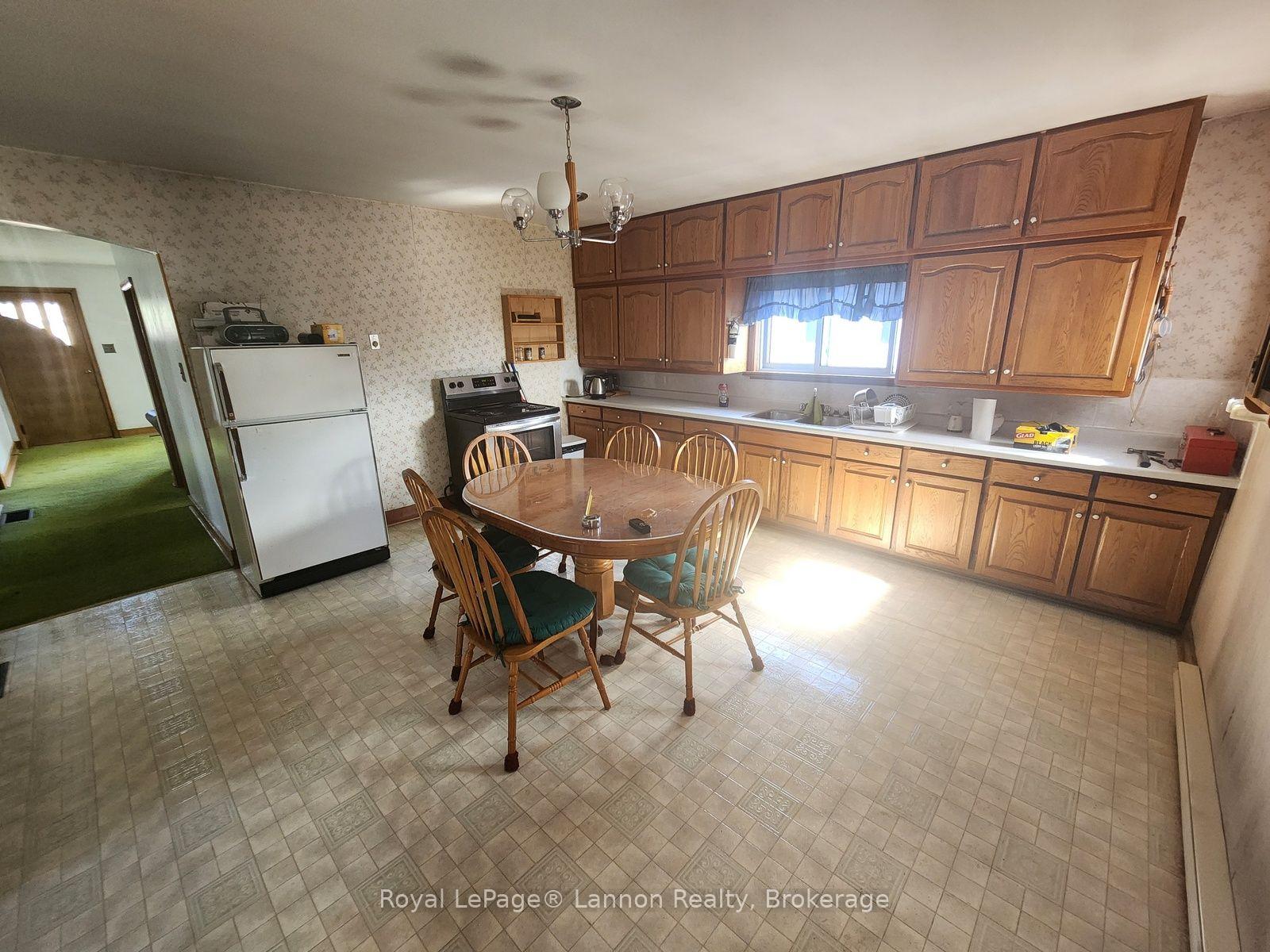 Photo 7 of 306 Walker Street E, Schreiber — HOMEH