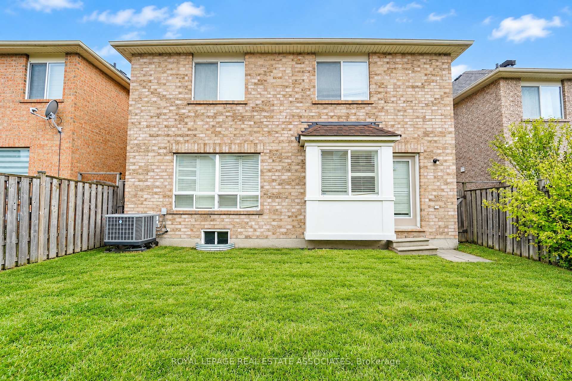 Photo 5 of 54 Horizon Street, Brampton, Vales of Castlemore — HOMEH