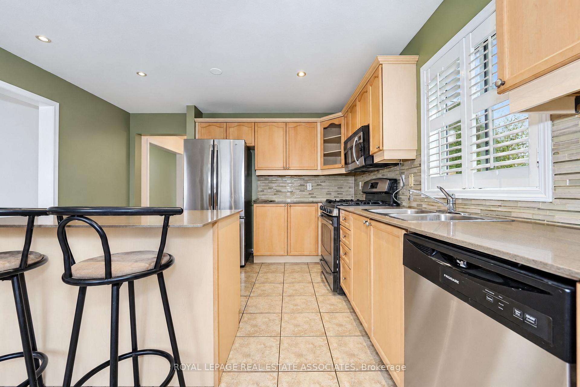 Photo 18 of 54 Horizon Street, Brampton, Vales of Castlemore — HOMEH