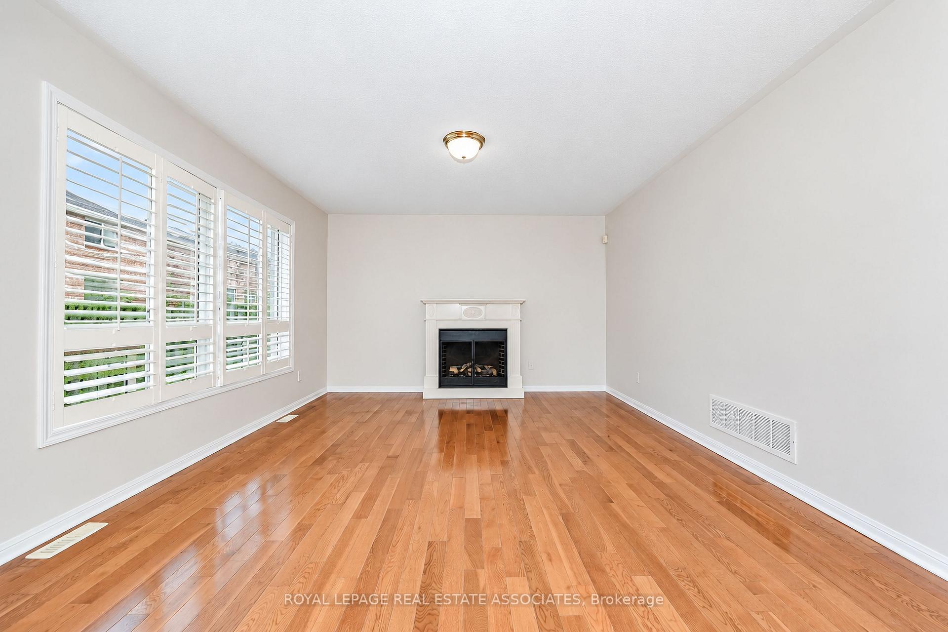 Photo 19 of 54 Horizon Street, Brampton, Vales of Castlemore — HOMEH