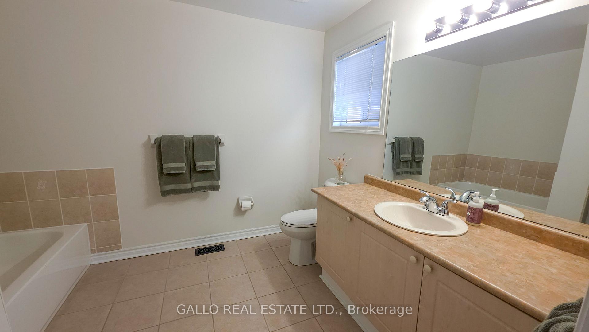 Photo 16 of 69 Adventure Crescent, Vaughan, Vellore Village — HOMEH
