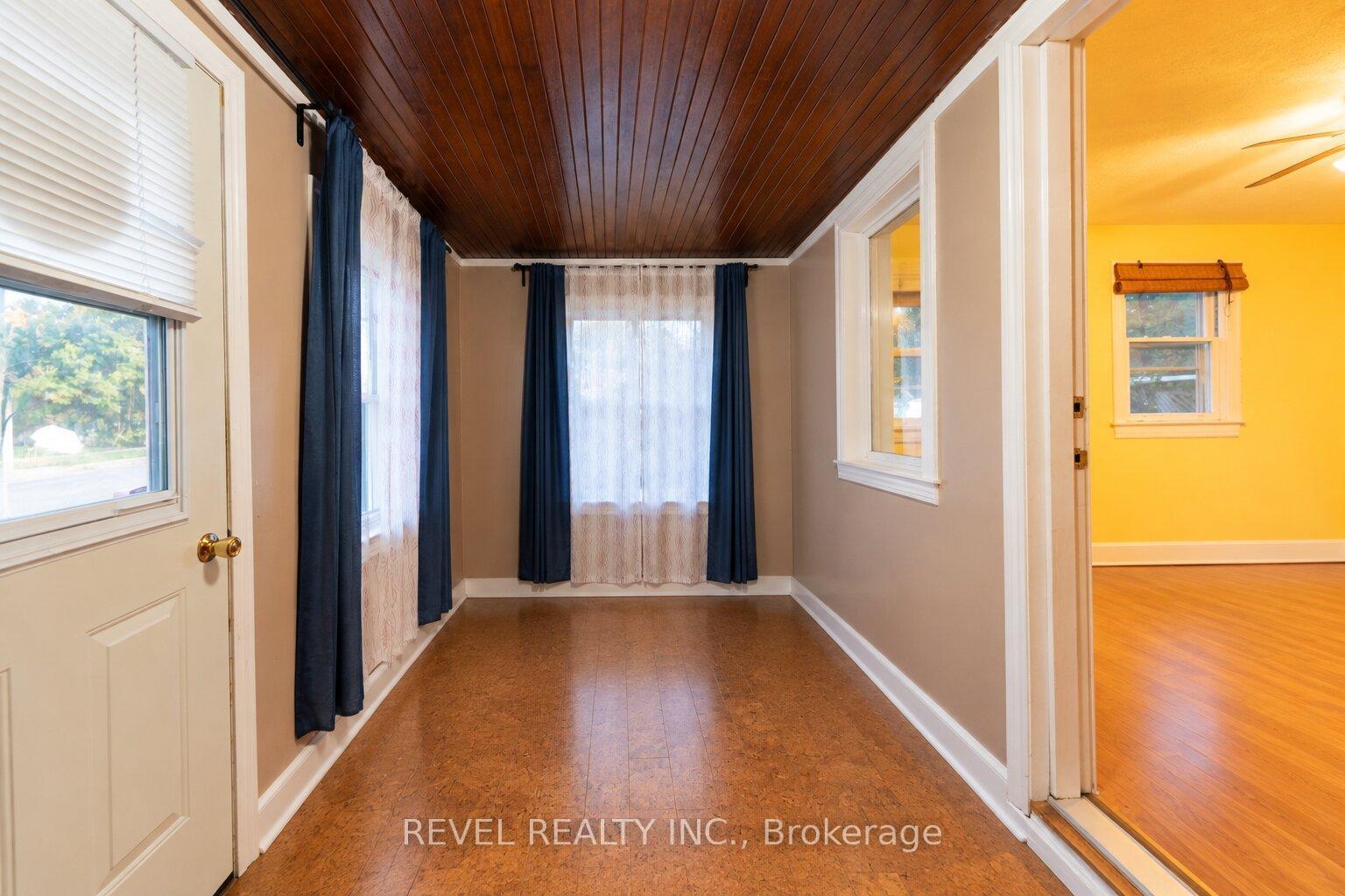 Photo 5 of 12 Merigold Street, St. Catharines, Western Hill — HOMEH