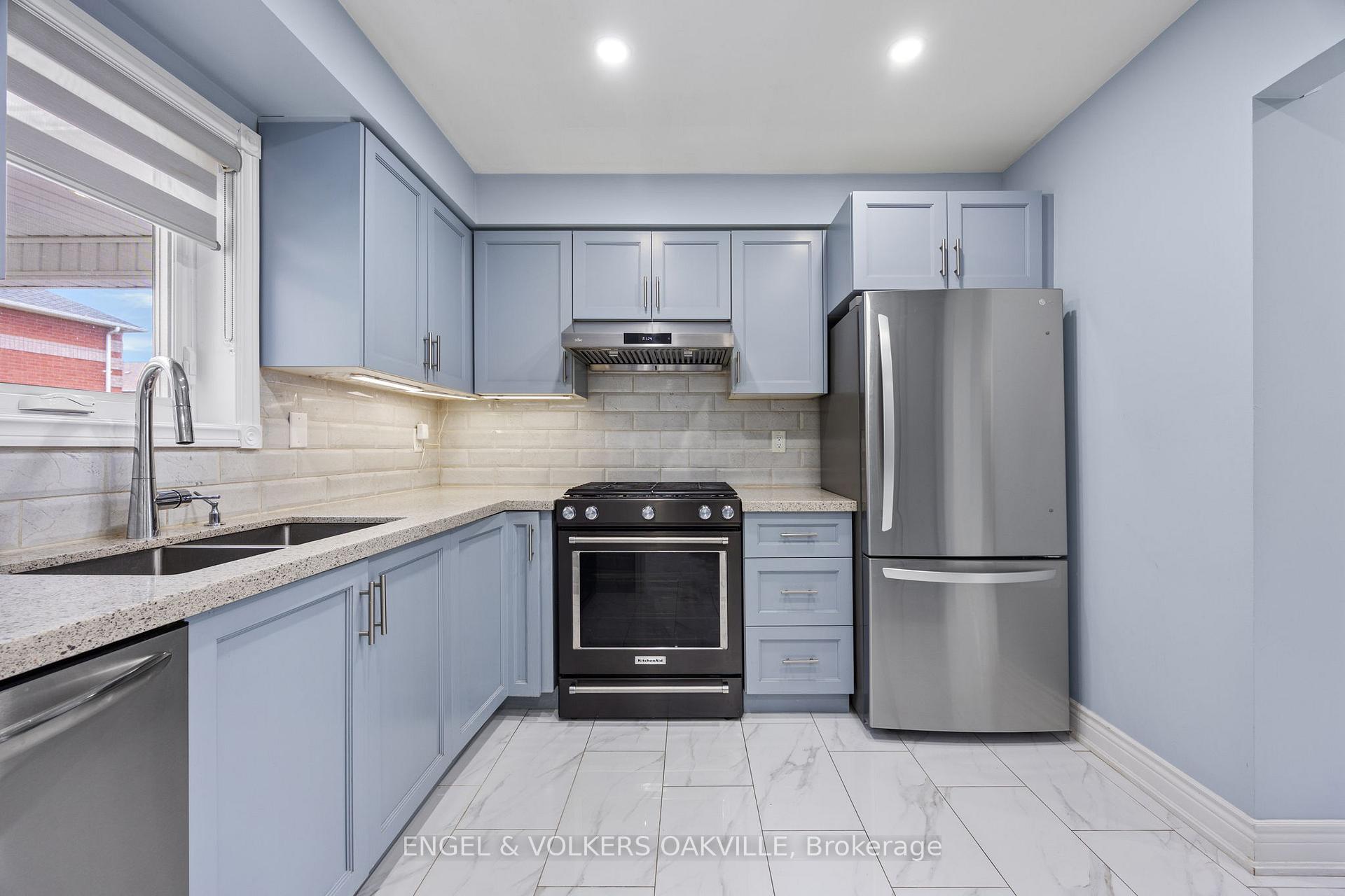 Photo 6 of 10 Crieff Avenue, Vaughan, Maple — HOMEH