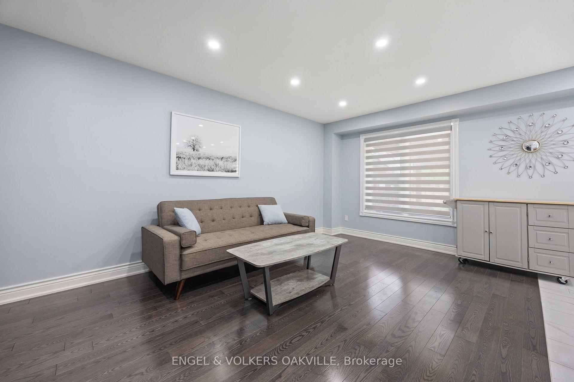 Photo 15 of 10 Crieff Avenue, Vaughan, Maple — HOMEH