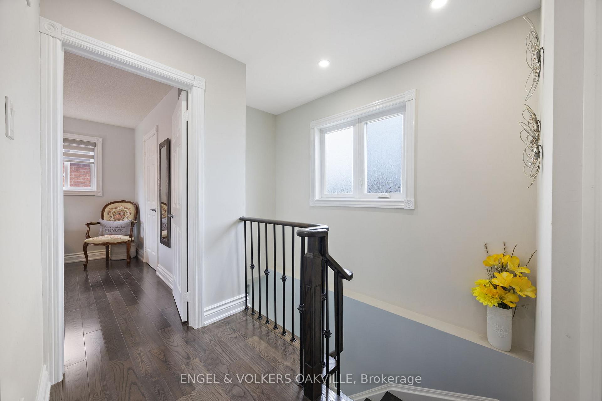 Photo 18 of 10 Crieff Avenue, Vaughan, Maple — HOMEH