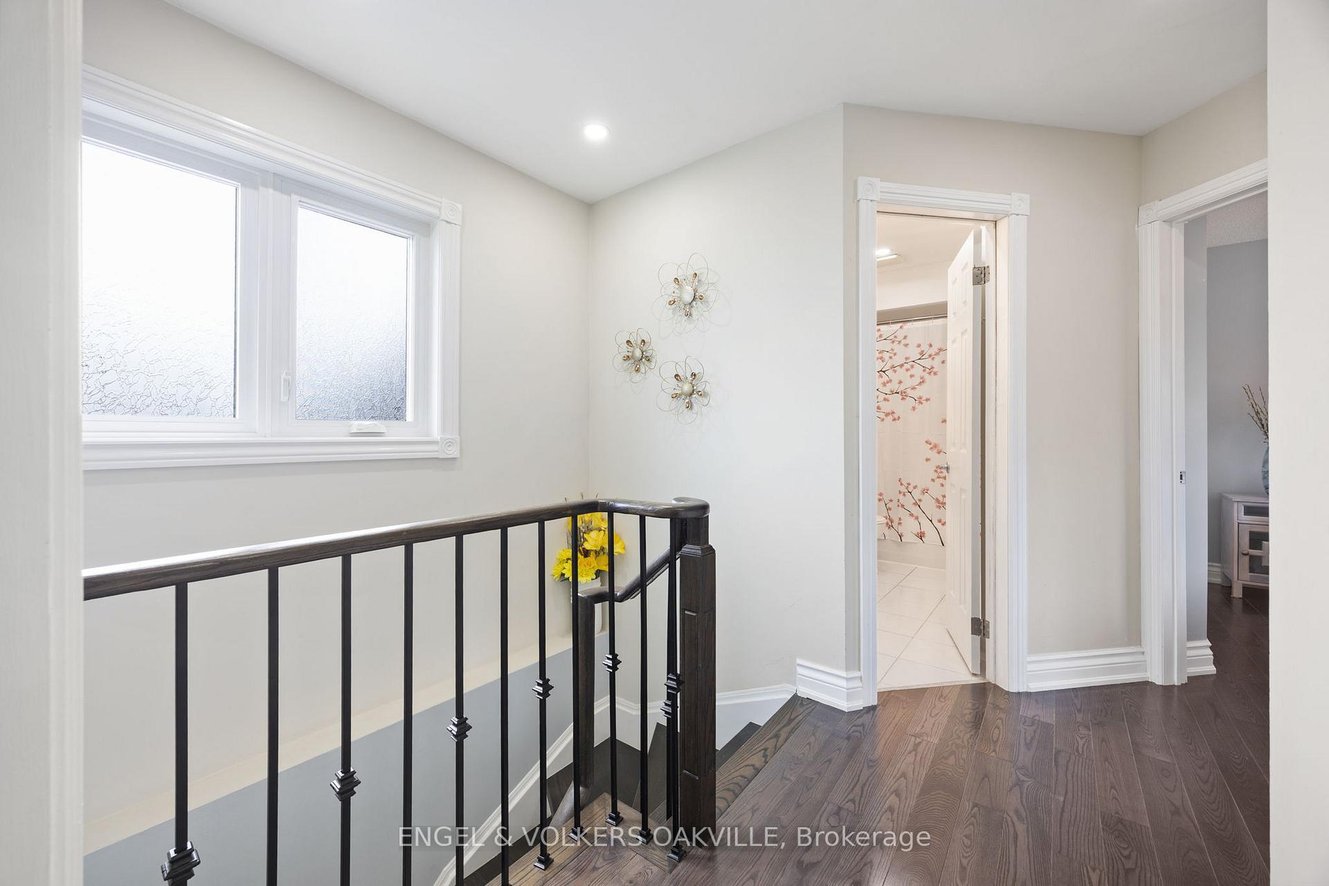 Photo 19 of 10 Crieff Avenue, Vaughan, Maple — HOMEH