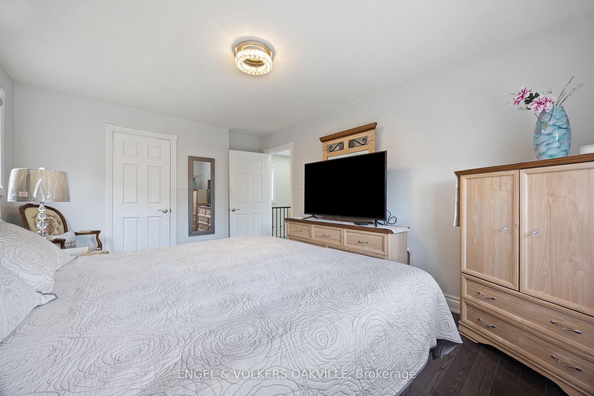 Photo 22 of 10 Crieff Avenue, Vaughan, Maple — HOMEH