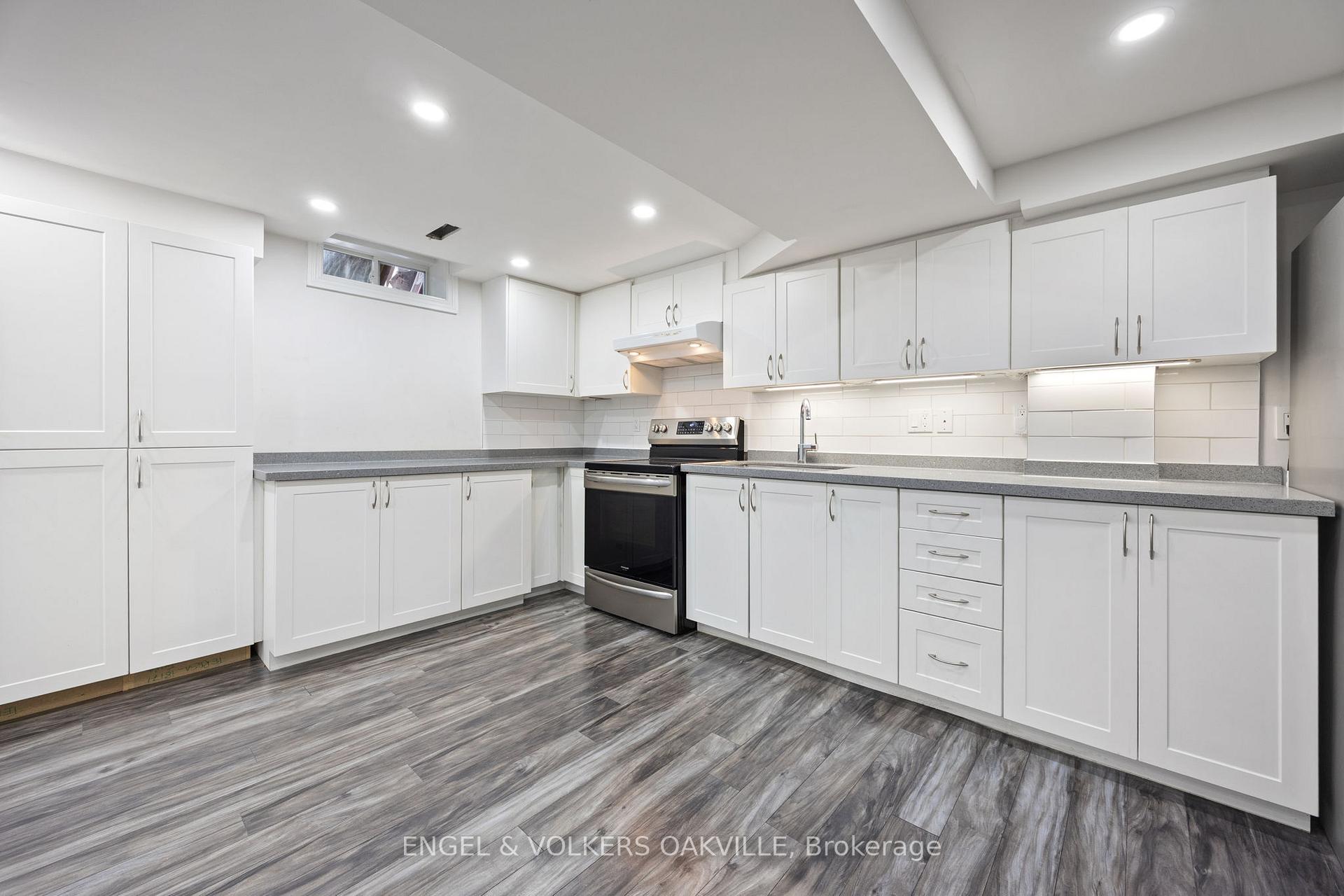 Photo 27 of 10 Crieff Avenue, Vaughan, Maple — HOMEH