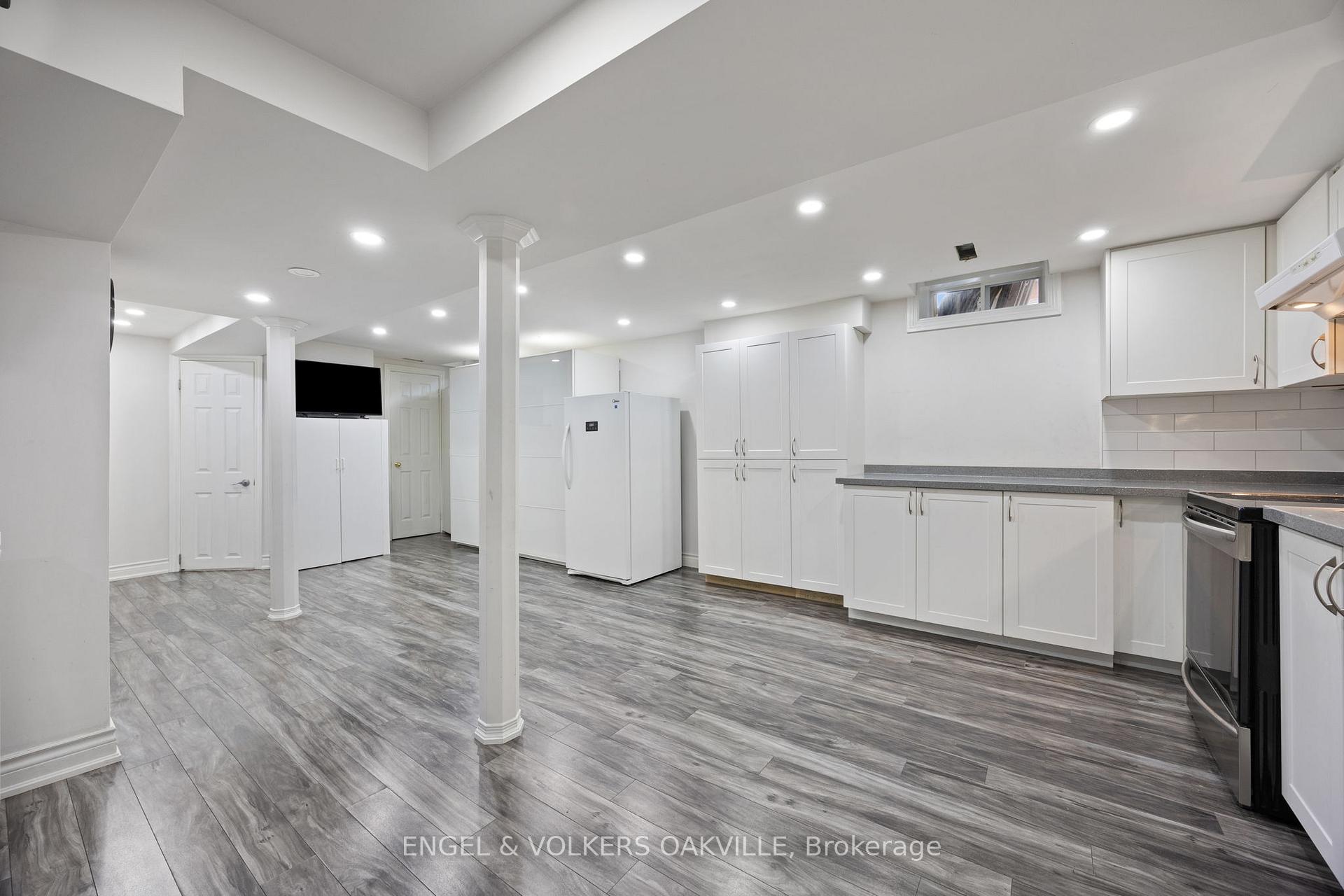Photo 33 of 10 Crieff Avenue, Vaughan, Maple — HOMEH