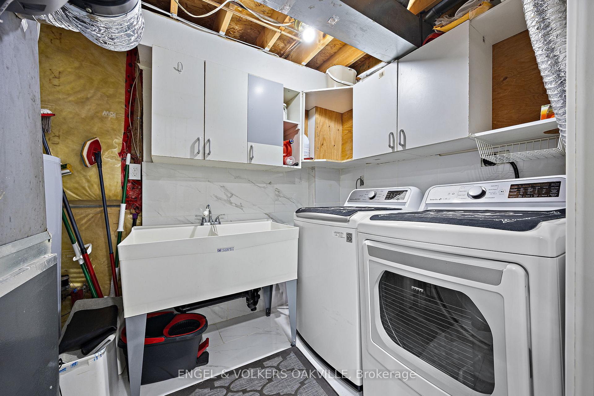 Photo 35 of 10 Crieff Avenue, Vaughan, Maple — HOMEH