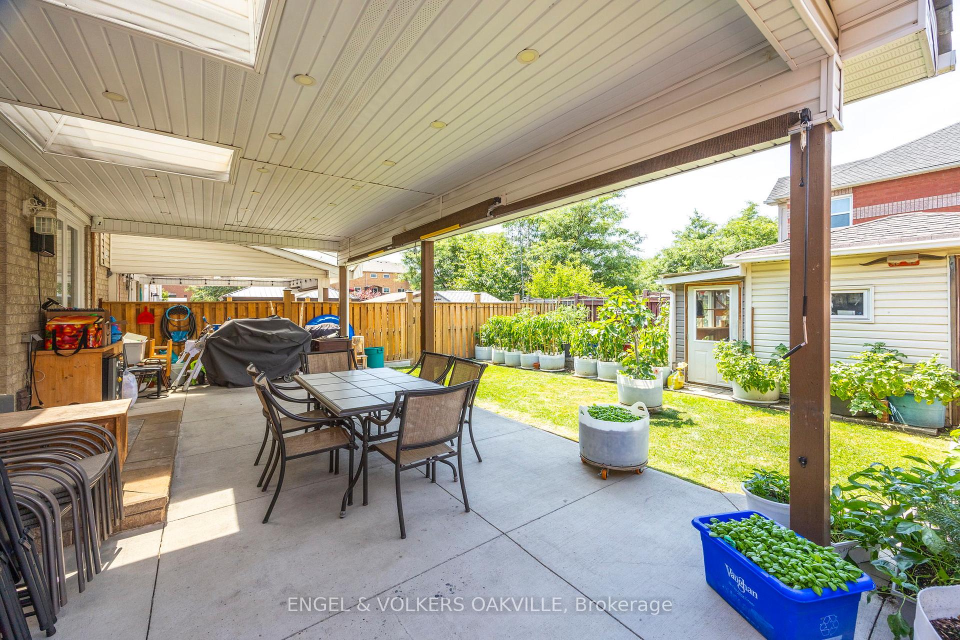 Photo 37 of 10 Crieff Avenue, Vaughan, Maple — HOMEH