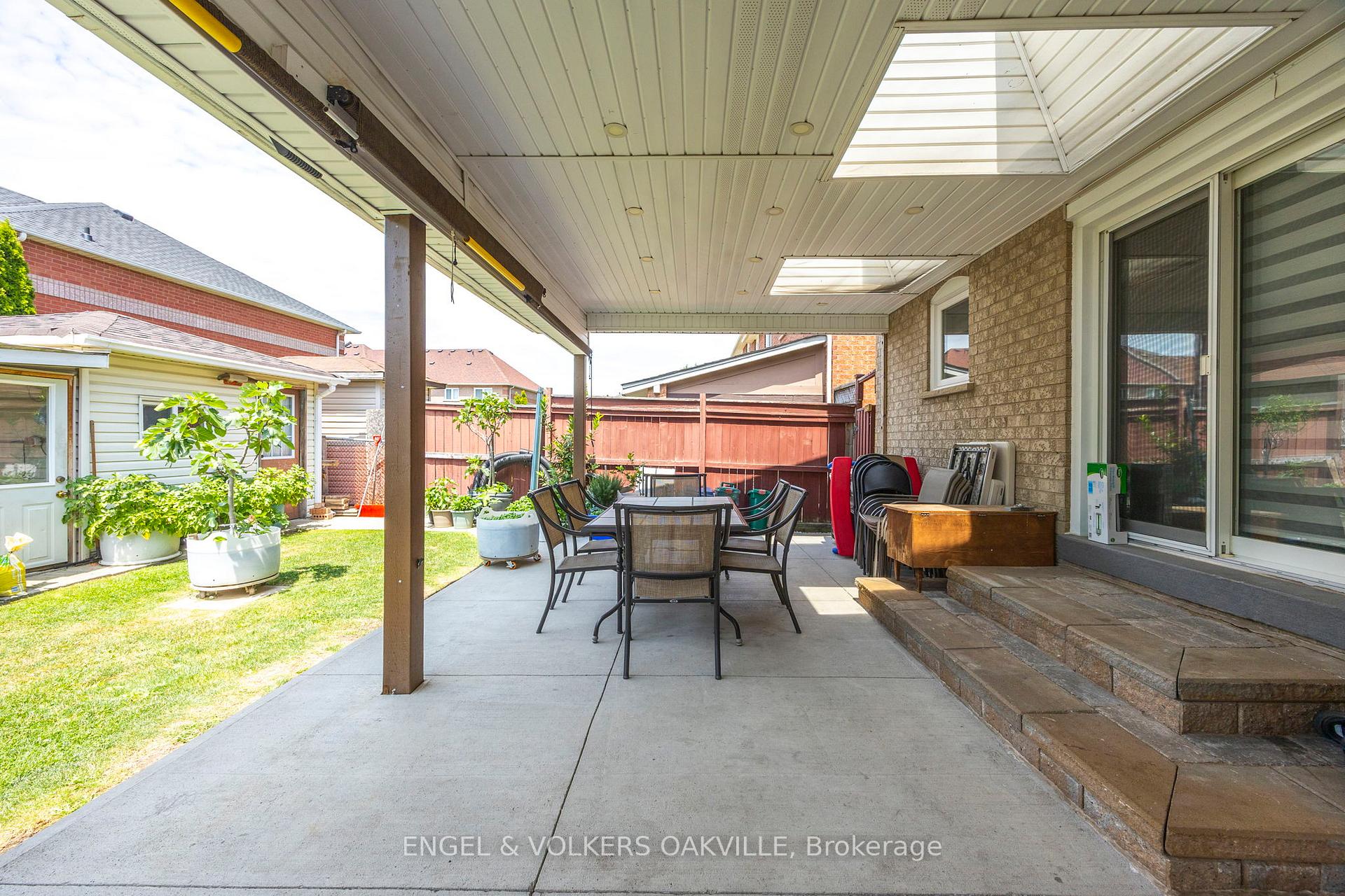 Photo 41 of 10 Crieff Avenue, Vaughan, Maple — HOMEH